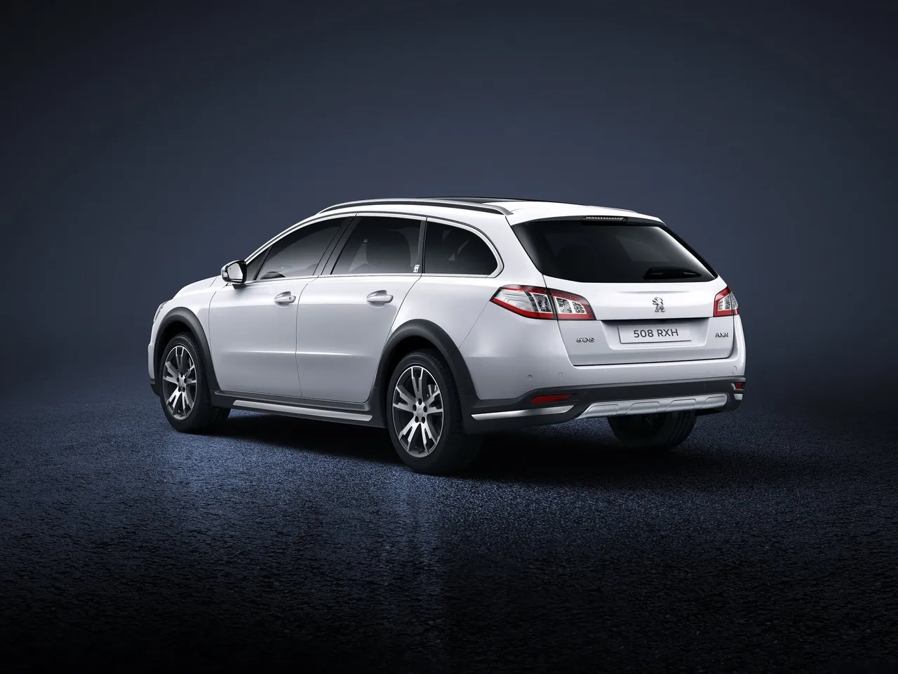 Peugeot 508 RXH (2015) – zadní tříčtvrteční pohled