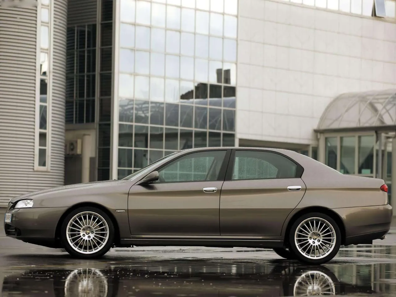 Alfa Romeo 166 (2004) – boční profil