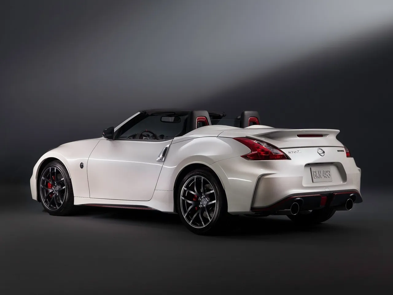 Nissan 370Z Nismo Roadster Concept (2015) – zadní tříčtvrteční pohled