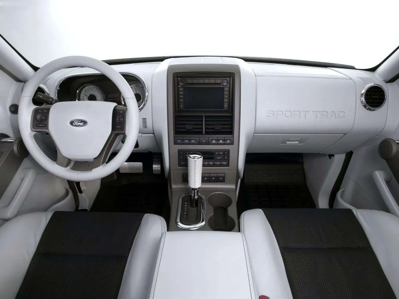 Ford Explorer Sport Trac Concept (2004) – interiér
