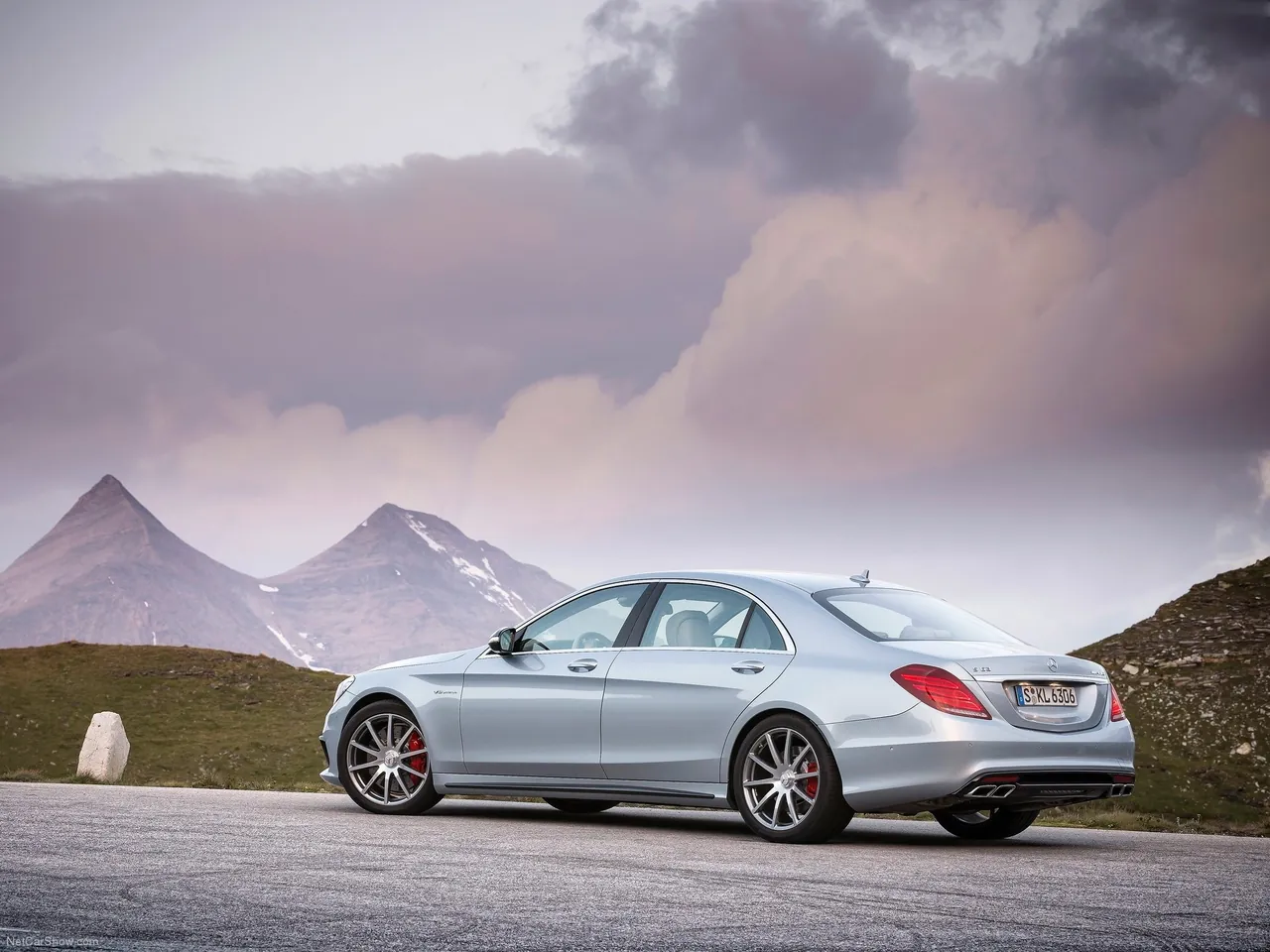 Mercedes-Benz S63 AMG (2014) - Rear Three-Quarter