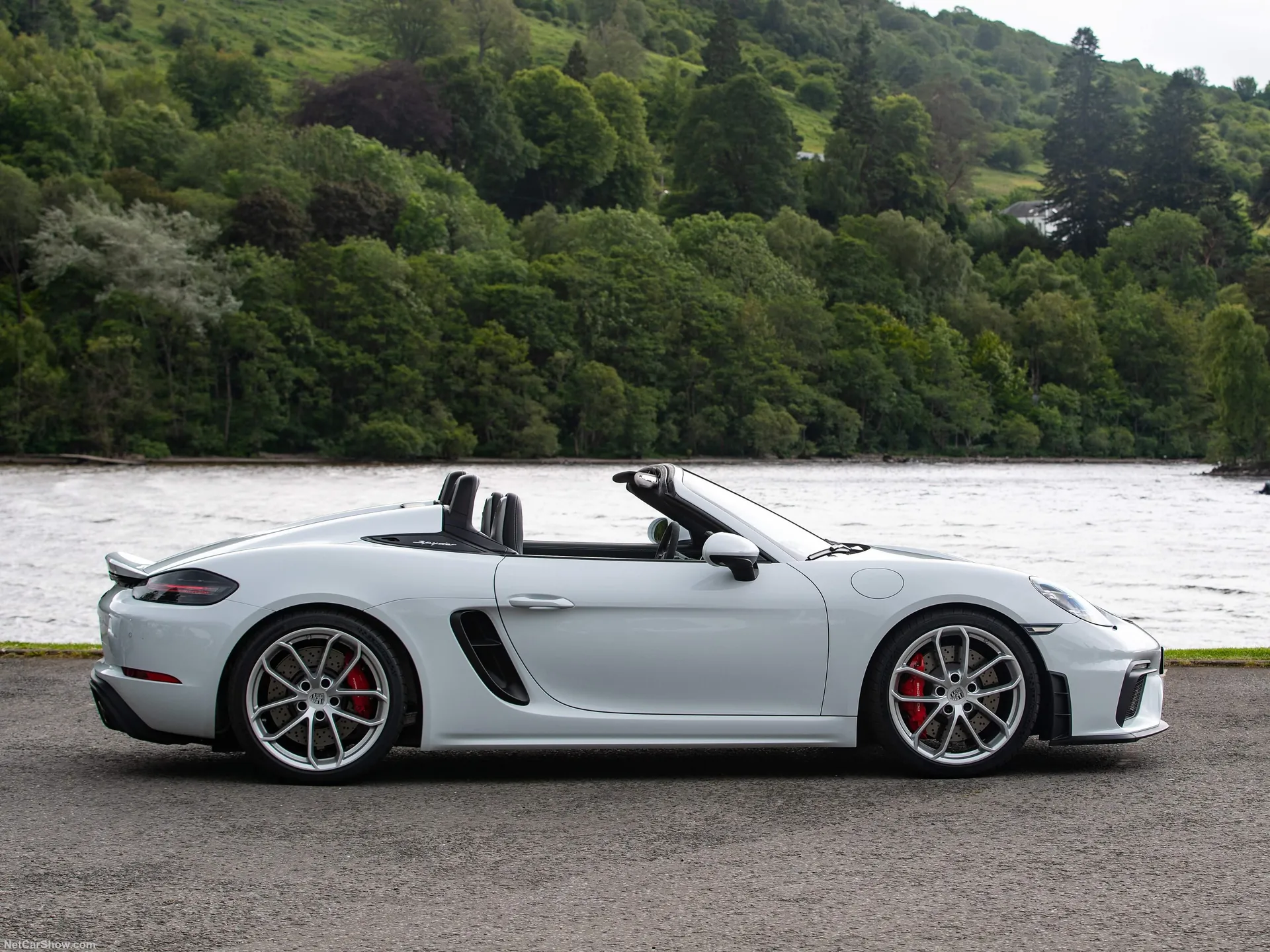Porsche 718 Spyder (2020) – boční profil