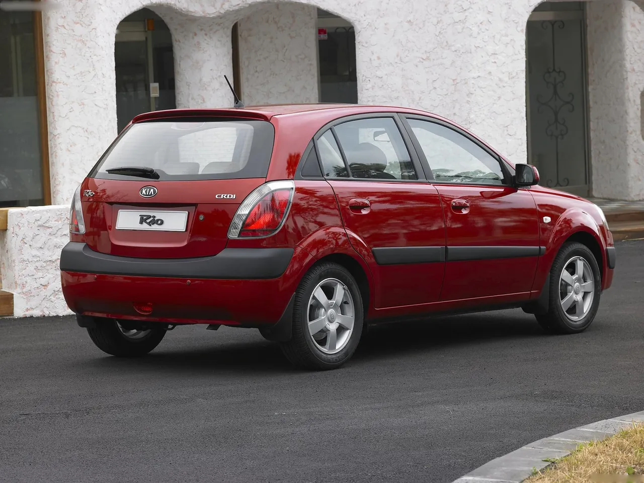 Kia Rio5 (2006) – zadní tříčtvrteční pohled