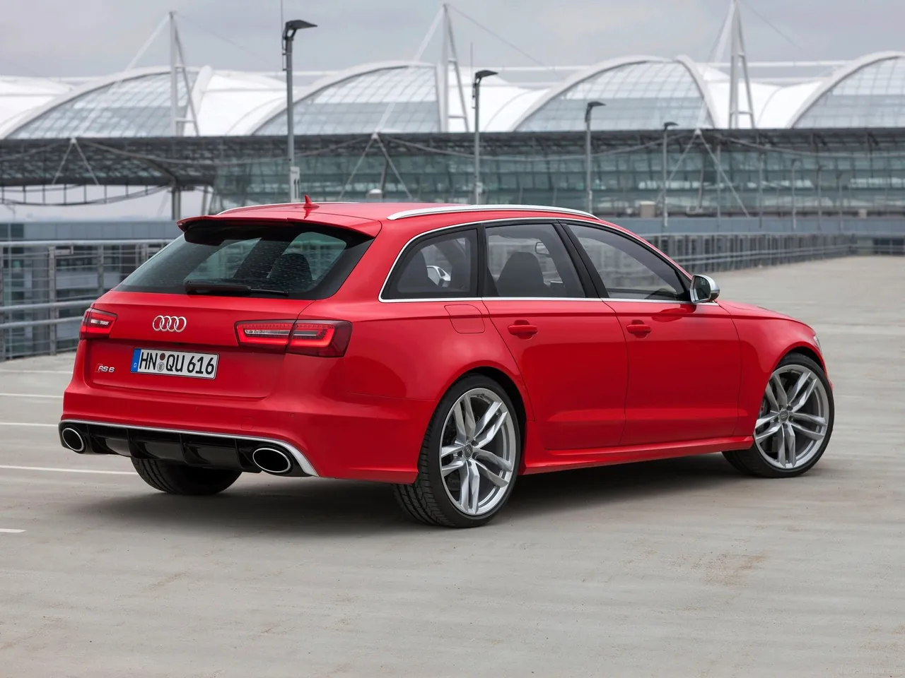 Audi RS6 Avant (2014) – zadní tříčtvrteční pohled