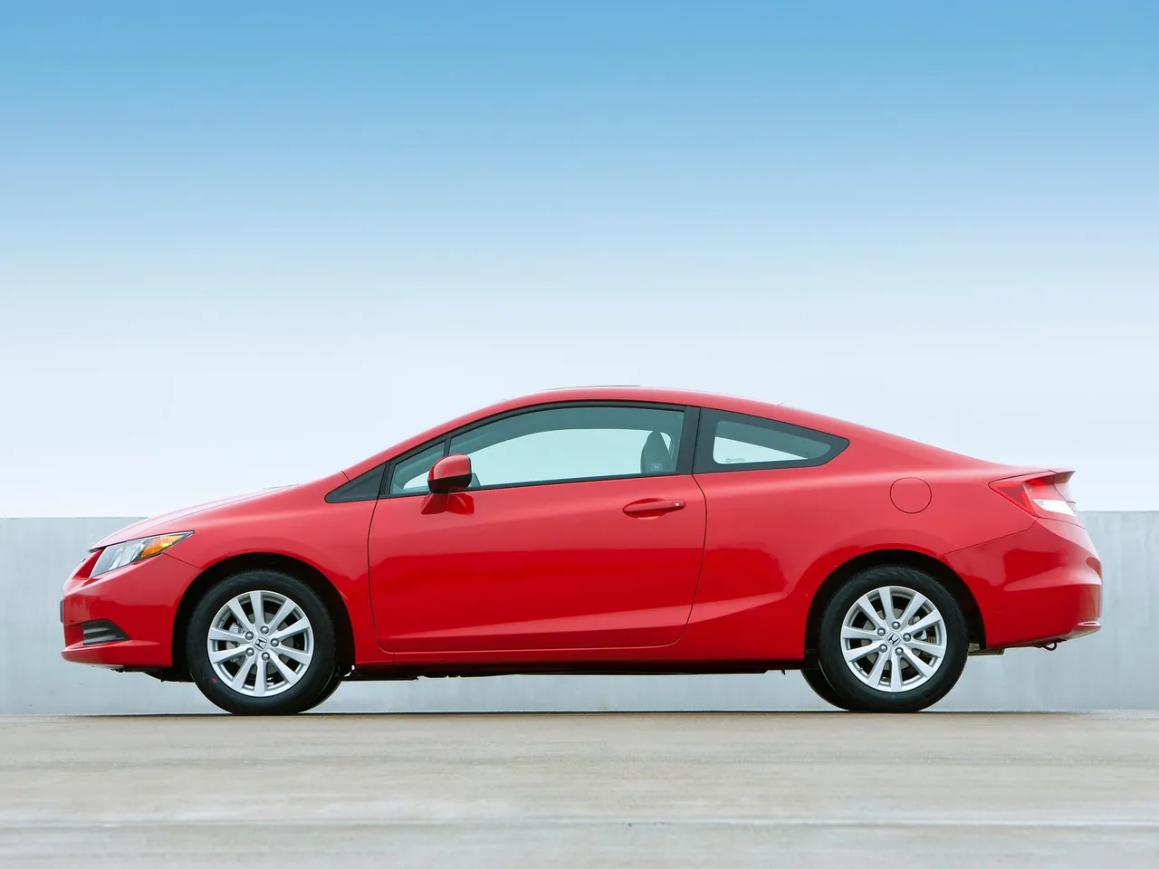 Honda Civic Coupe (2012) – boční profil