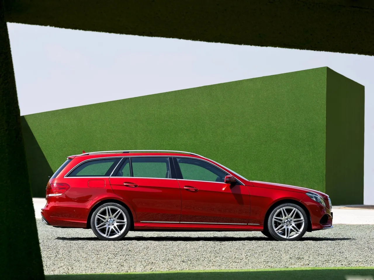 Mercedes-Benz E-Class Estate (2014) – boční profil