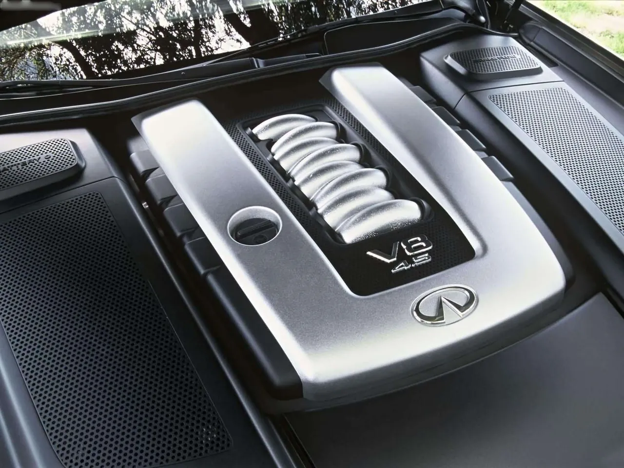 Infiniti M45 Concept (2004) – motorový prostor