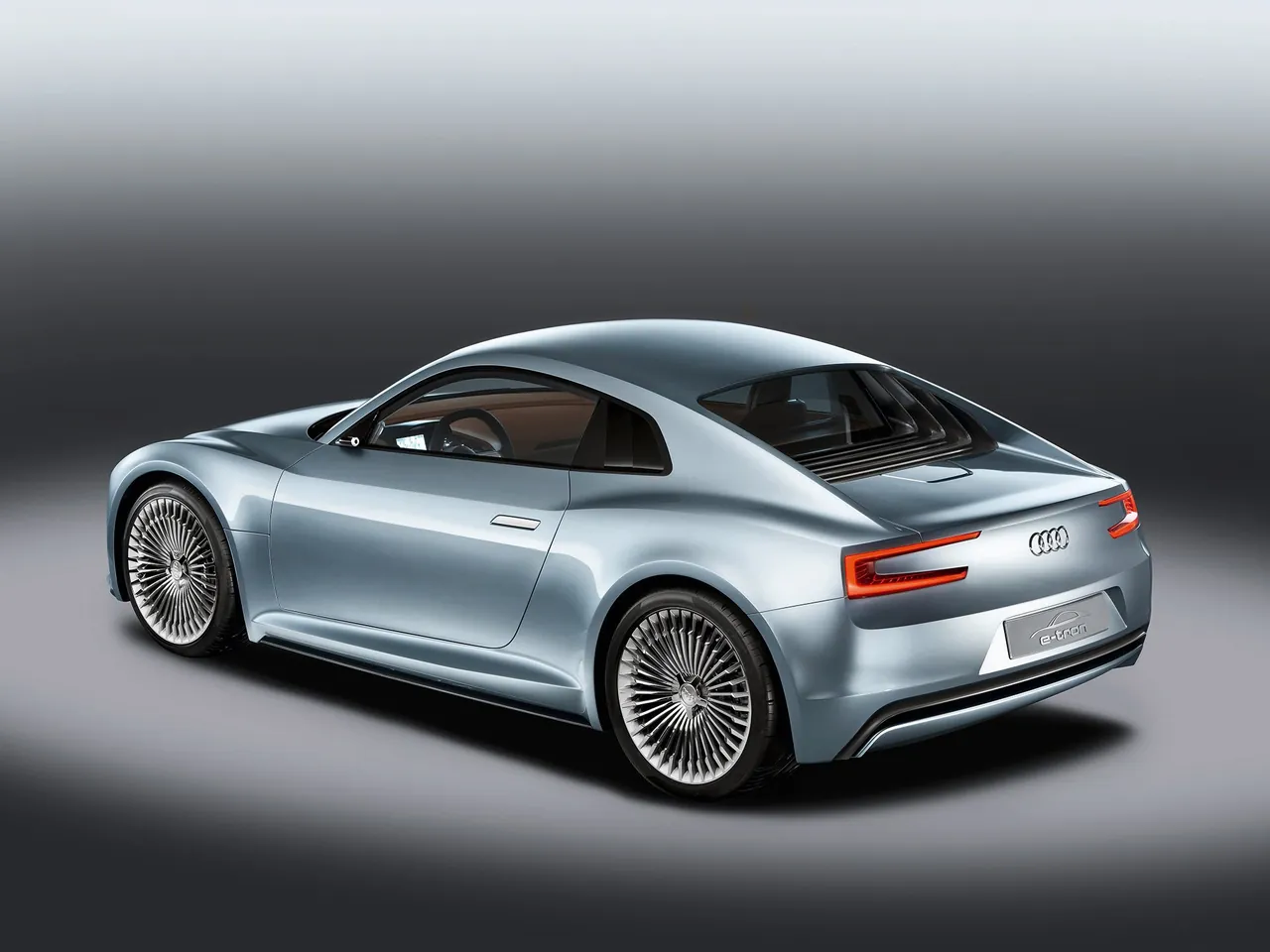 Audi e-tron Concept (2010) – zadní tříčtvrteční pohled