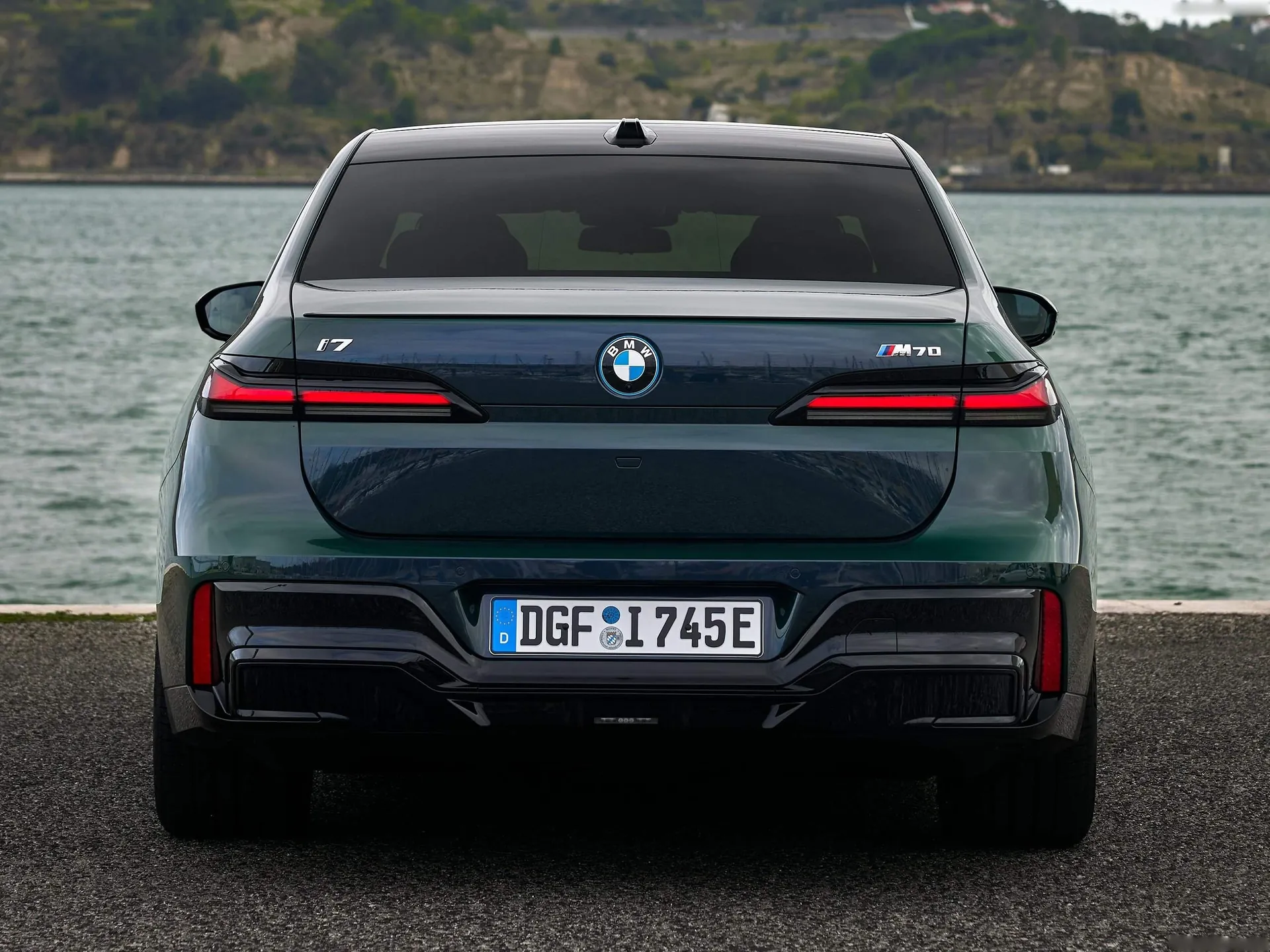 BMW i7 M70 xDrive (2024) – zezadu