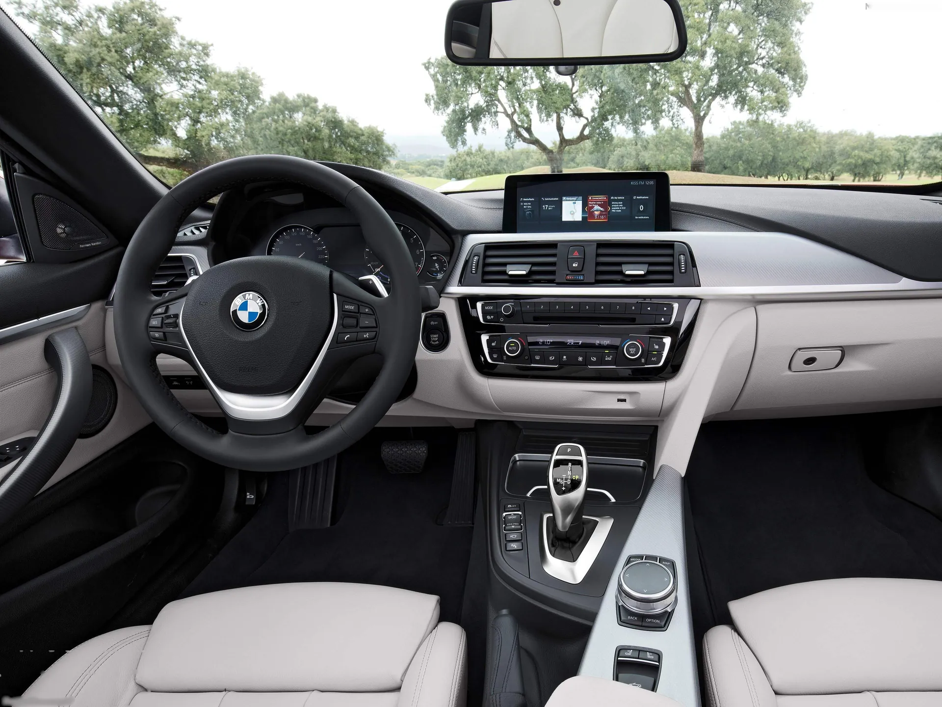 BMW 4-Series Convertible (2018) - Interior