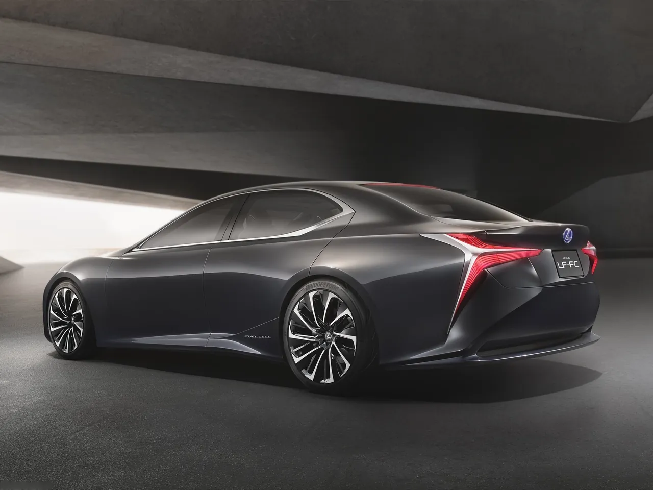 Lexus LF-FC Concept (2015) – zadní tříčtvrteční pohled