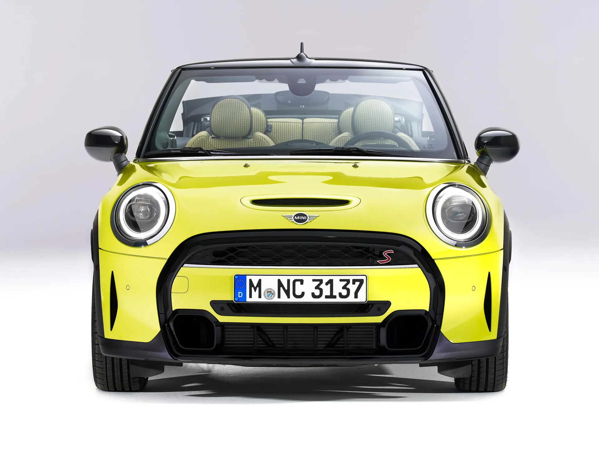 Mini Cooper S Convertible (2022) - Front