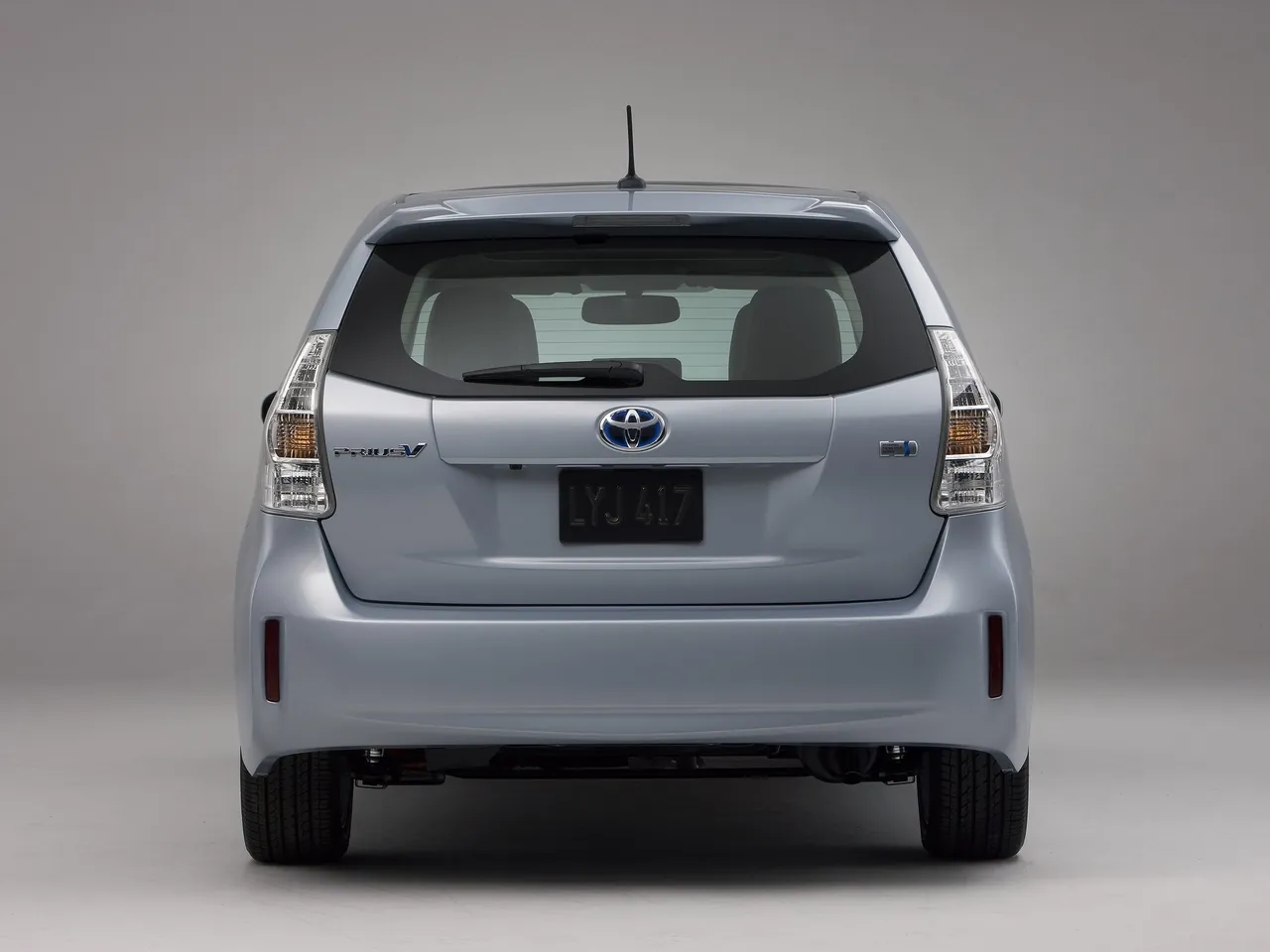 Toyota Prius V (2012) – zezadu