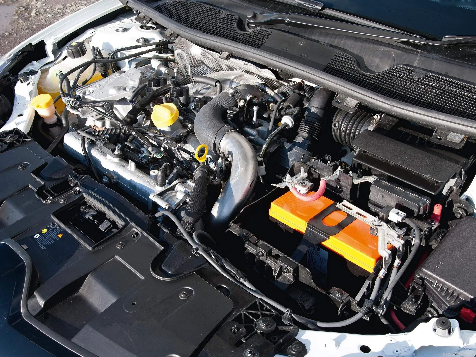 Renault Megane RS 275 Trophy-R (2015) – motorový prostor
