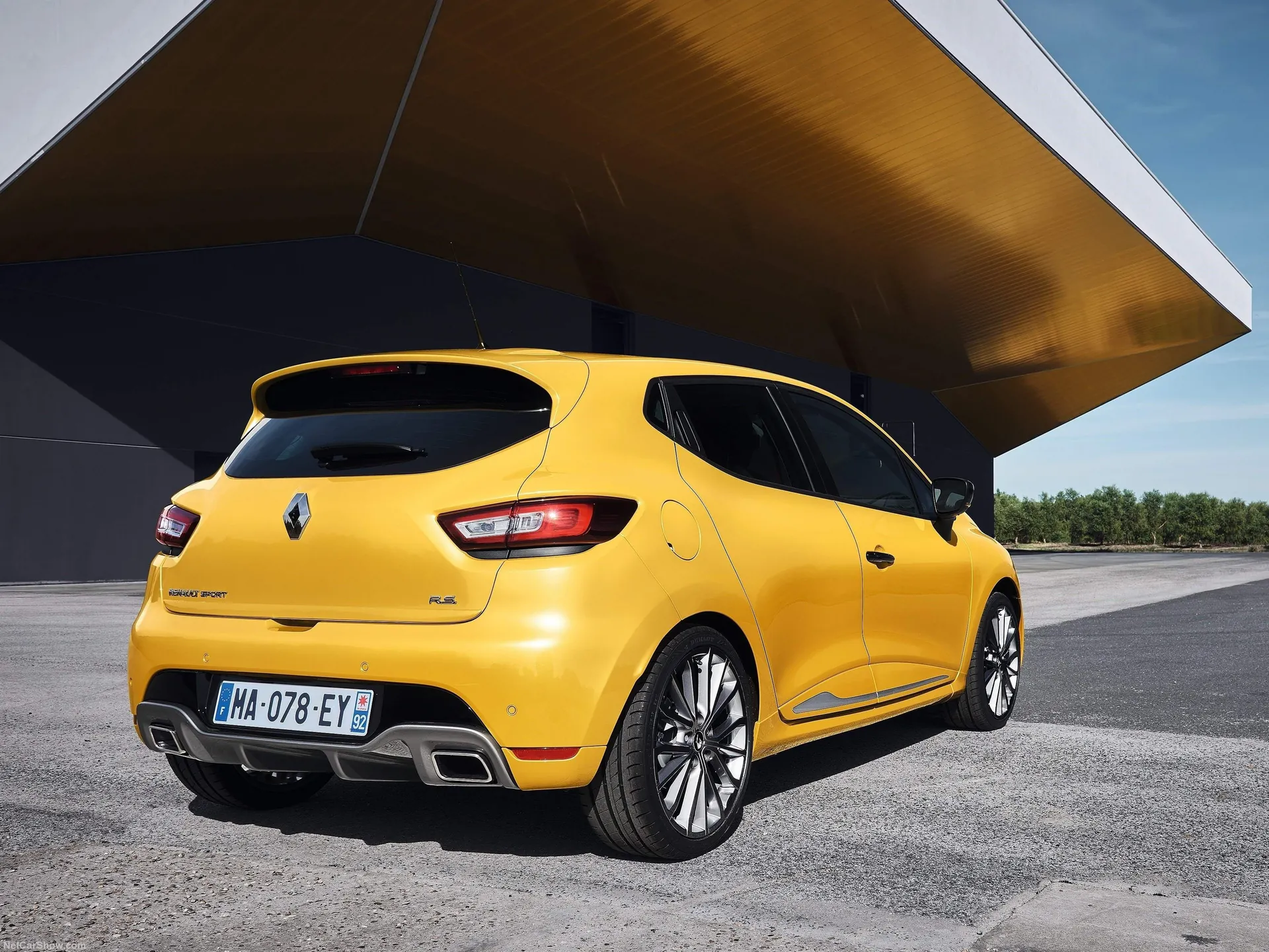 Renault Clio RS (2017) – zadní tříčtvrteční pohled