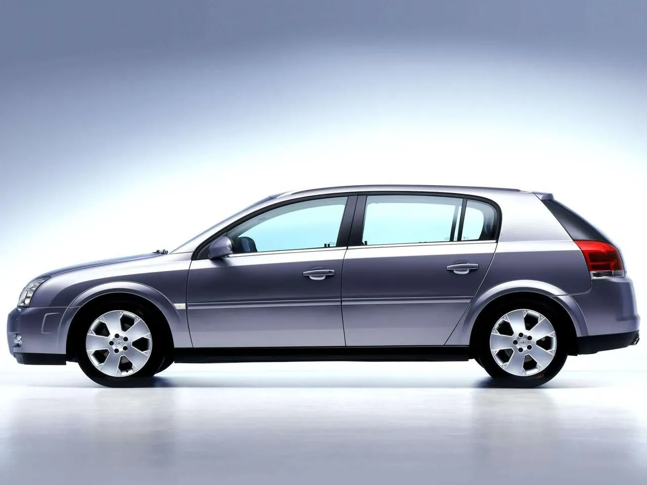 Opel Signum 3.2 V6 (2003) – boční profil