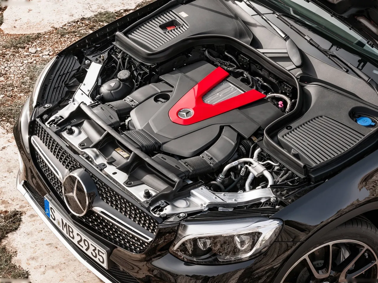 Mercedes-Benz GLC43 AMG 4Matic (2017) – motorový prostor