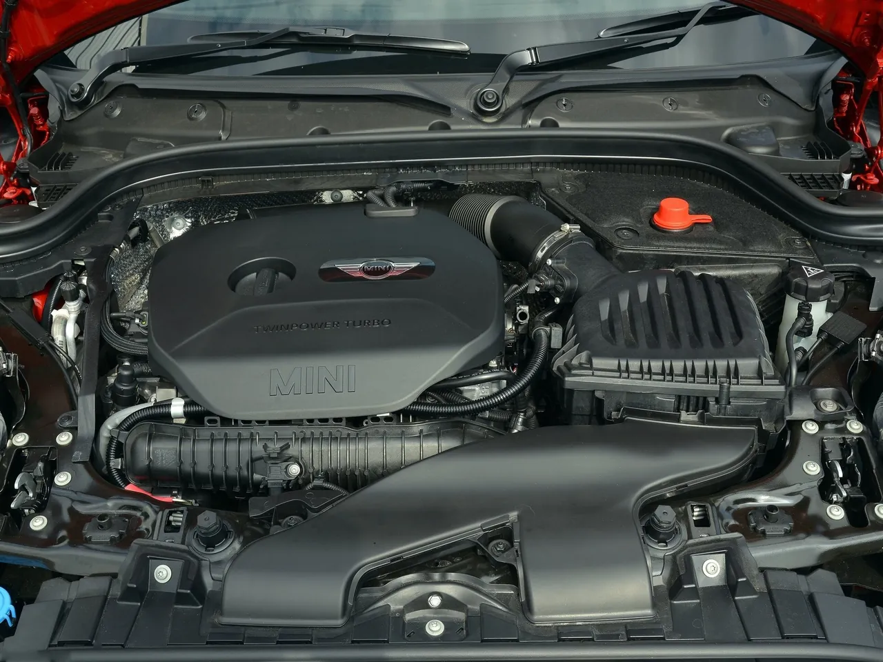 Mini Cooper S 5-door (2015) – motorový prostor