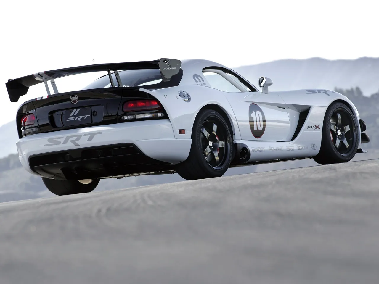 Dodge Viper SRT10 ACR-X (2010) – zadní tříčtvrteční pohled