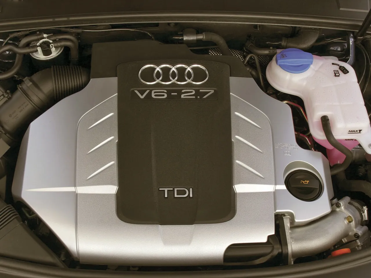 Audi A6 Avant (2005) – motorový prostor