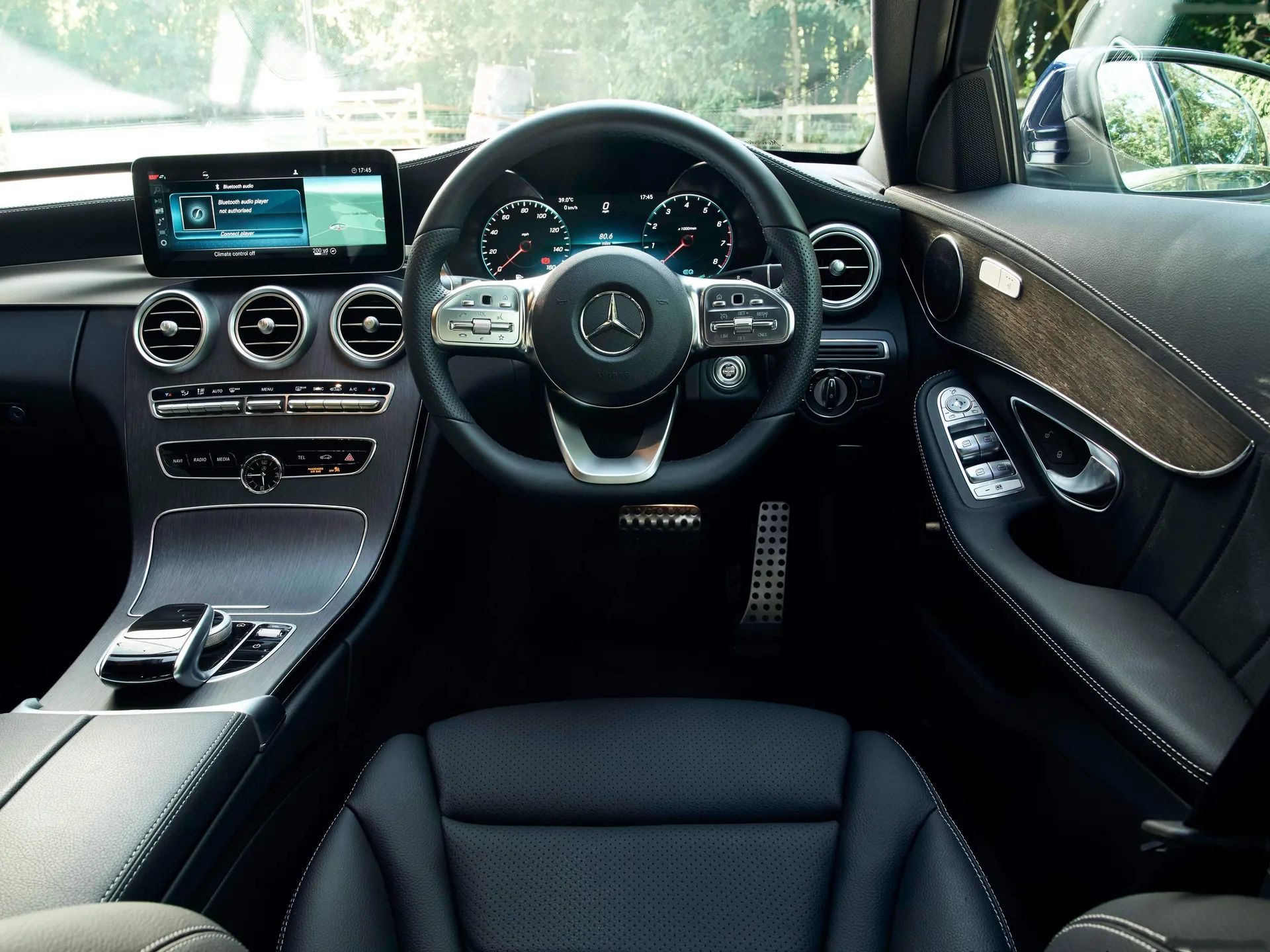 Mercedes-Benz C-Class (2019) – interiér