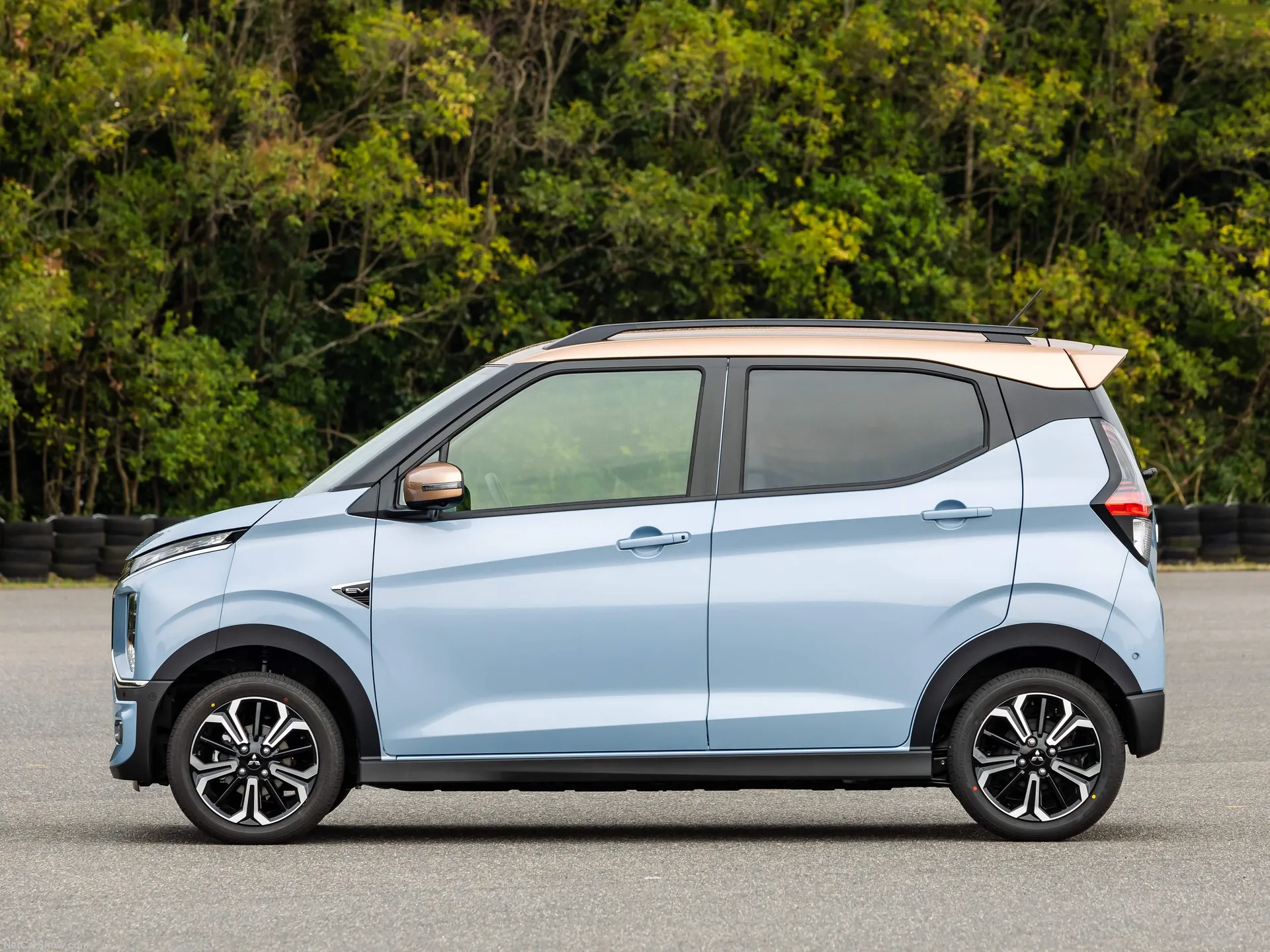 Mitsubishi eK X EV (2023) – boční profil