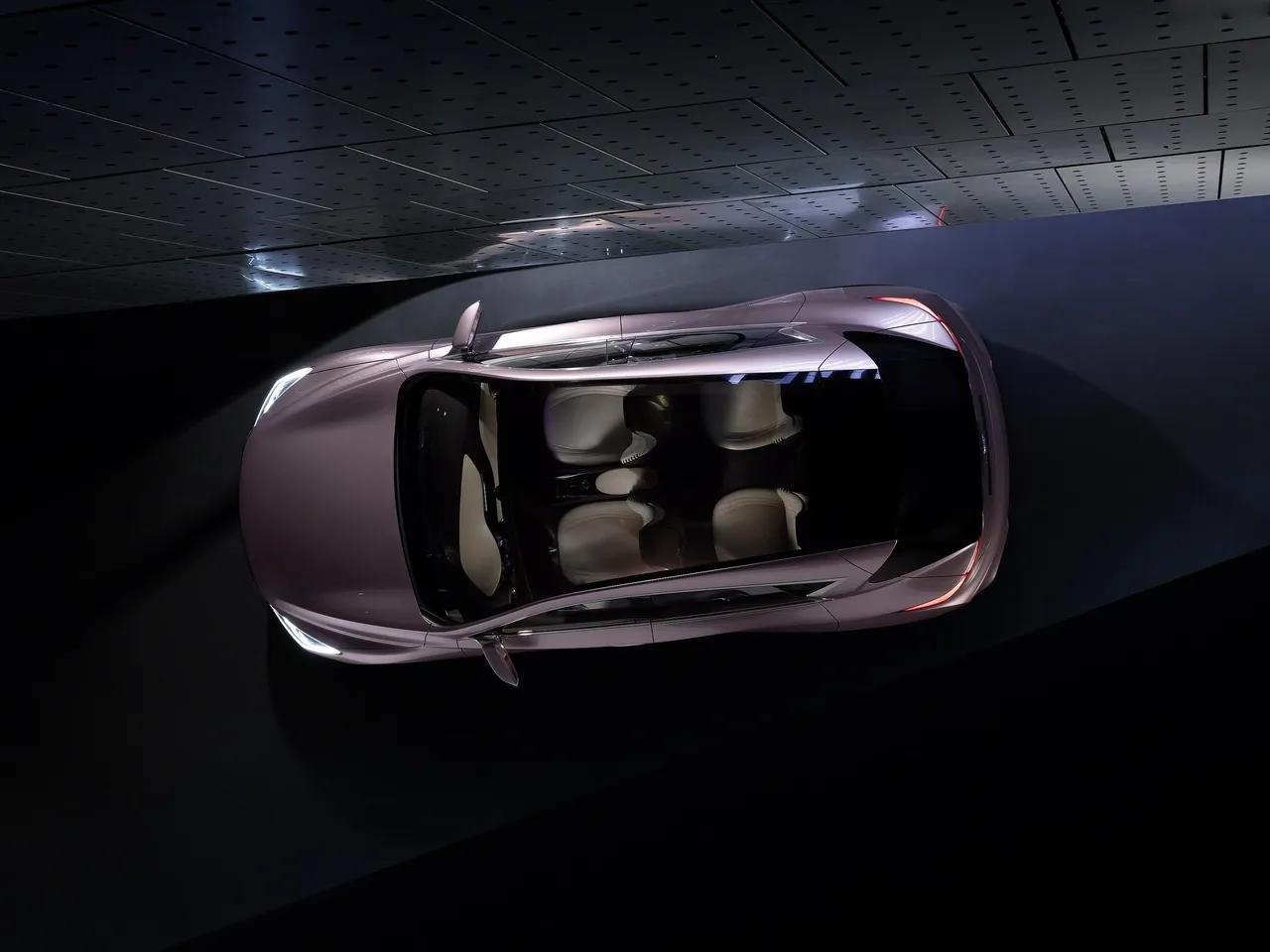 Infiniti Q30 Concept (2013) – pohled shora