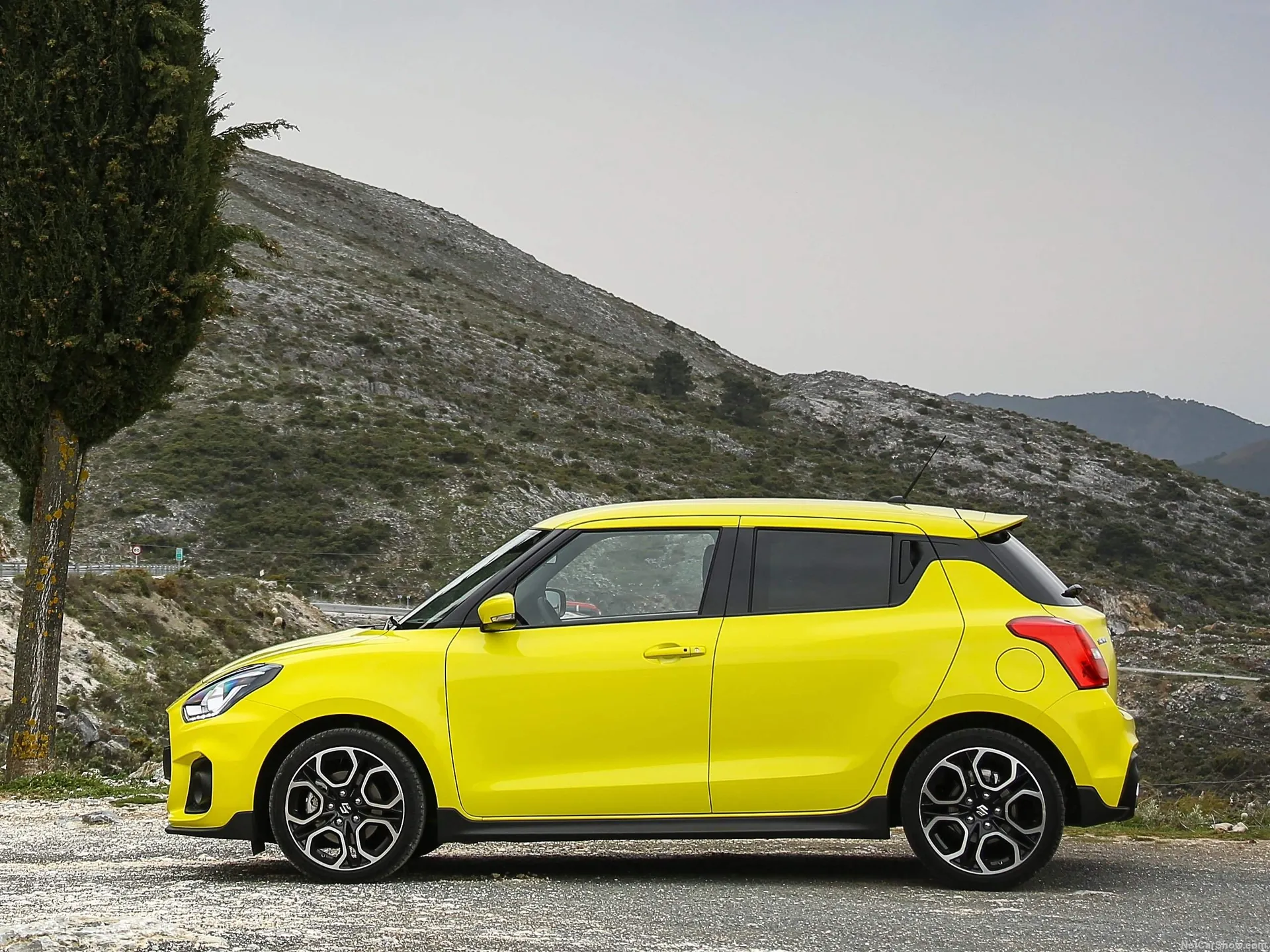 Suzuki Swift Sport (2018) – boční profil