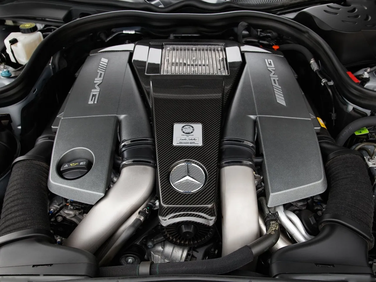 Mercedes-Benz E63 AMG (2012) - Engine Bay