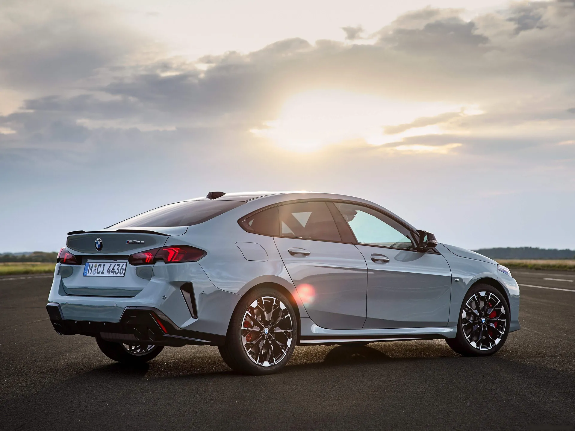 BMW M235 Gran Coupe (2025) – zadní tříčtvrteční pohled