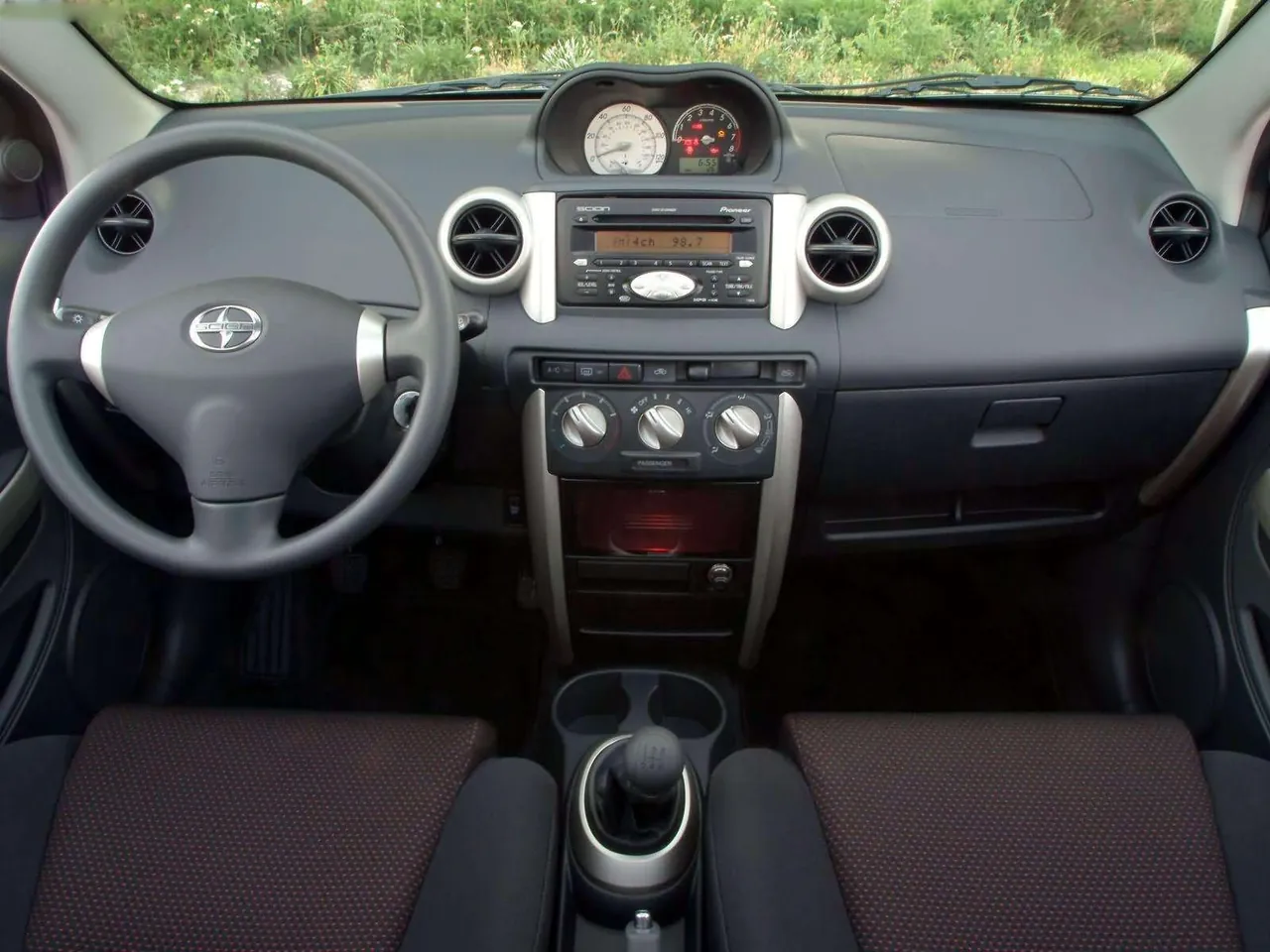 Scion xA Release Series 1.0 (2005) – interiér