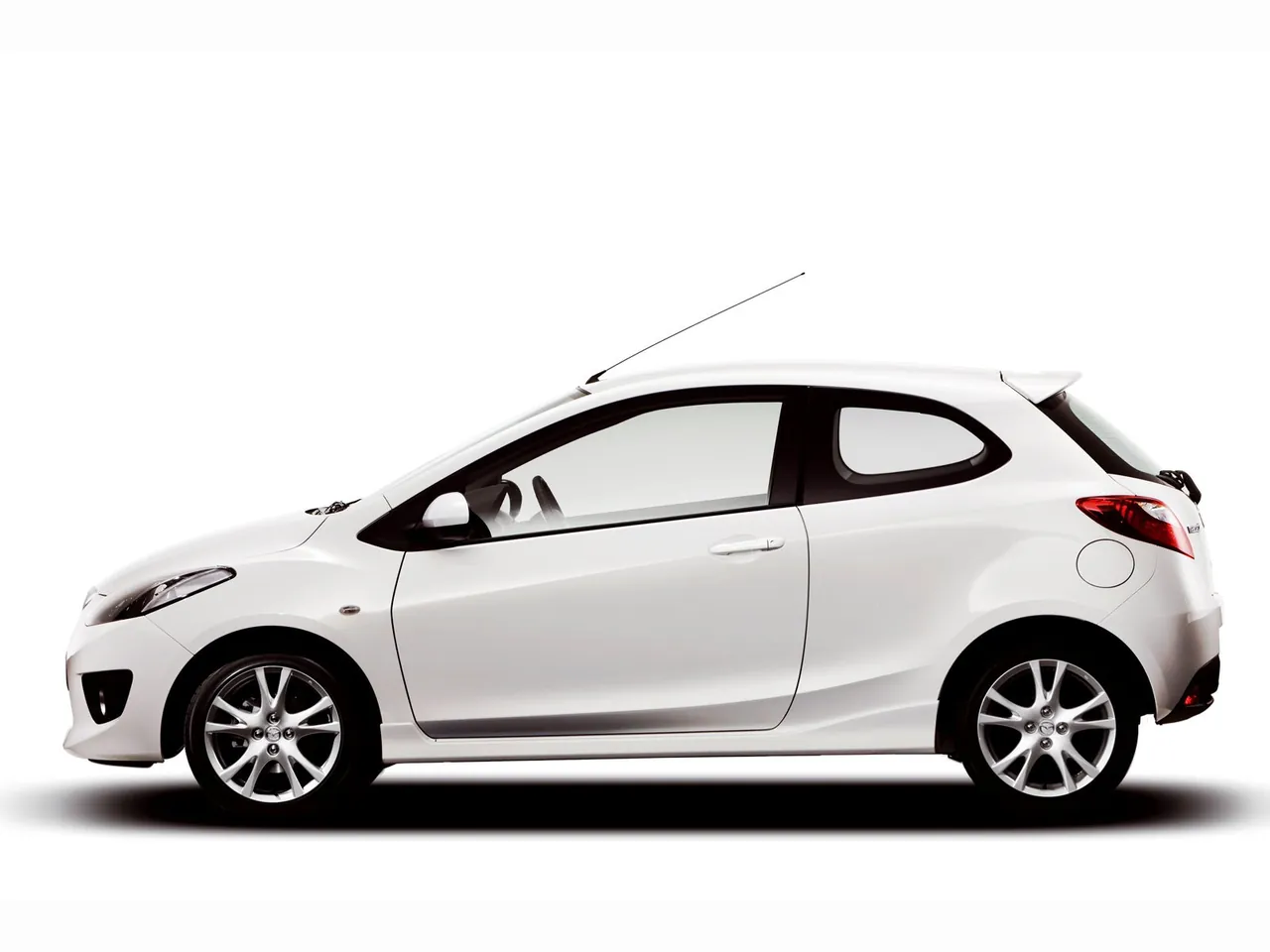 Mazda 2 3-Door (2009) – boční profil