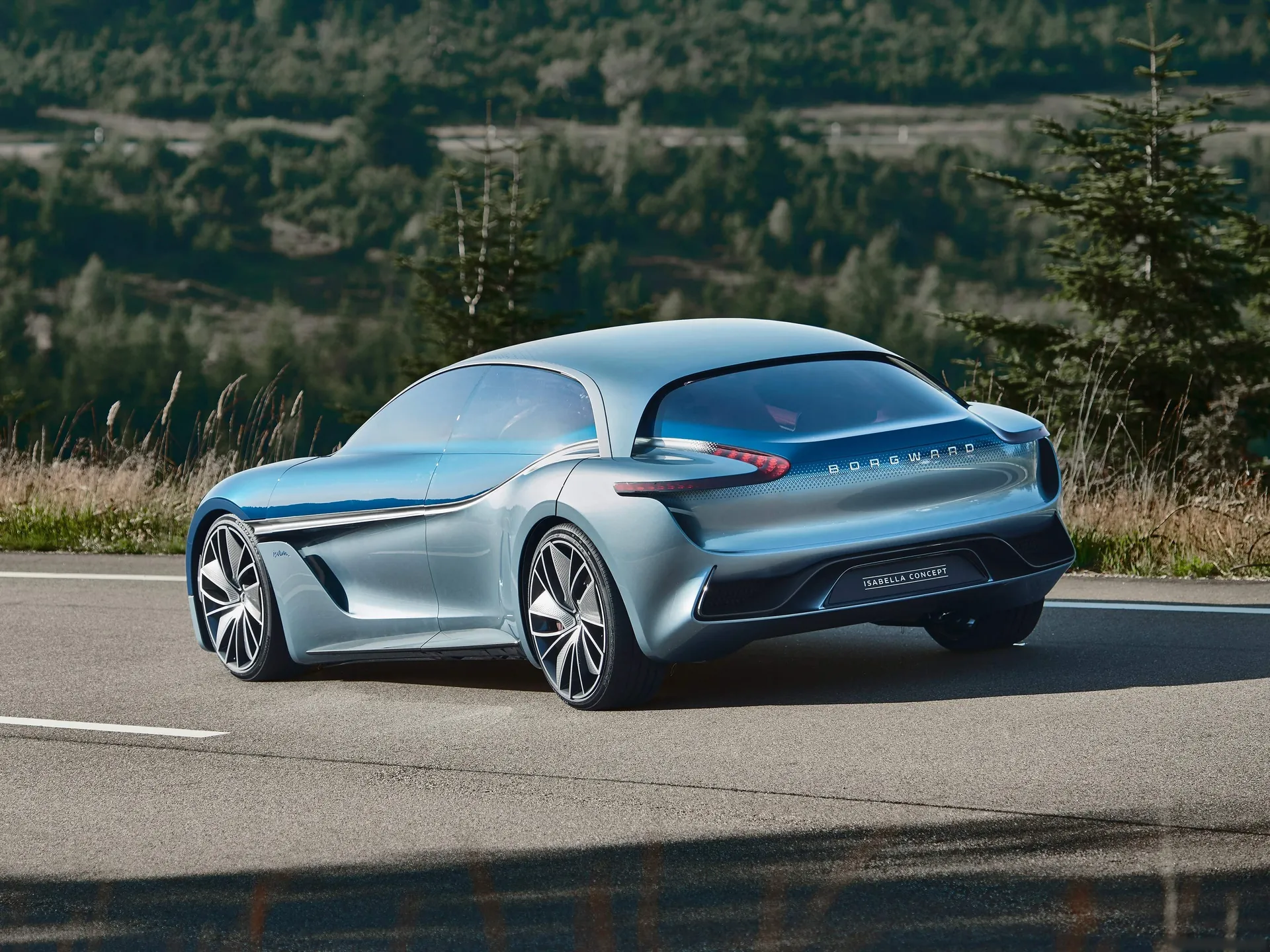 Borgward Isabella Concept (2017) – zadní tříčtvrteční pohled