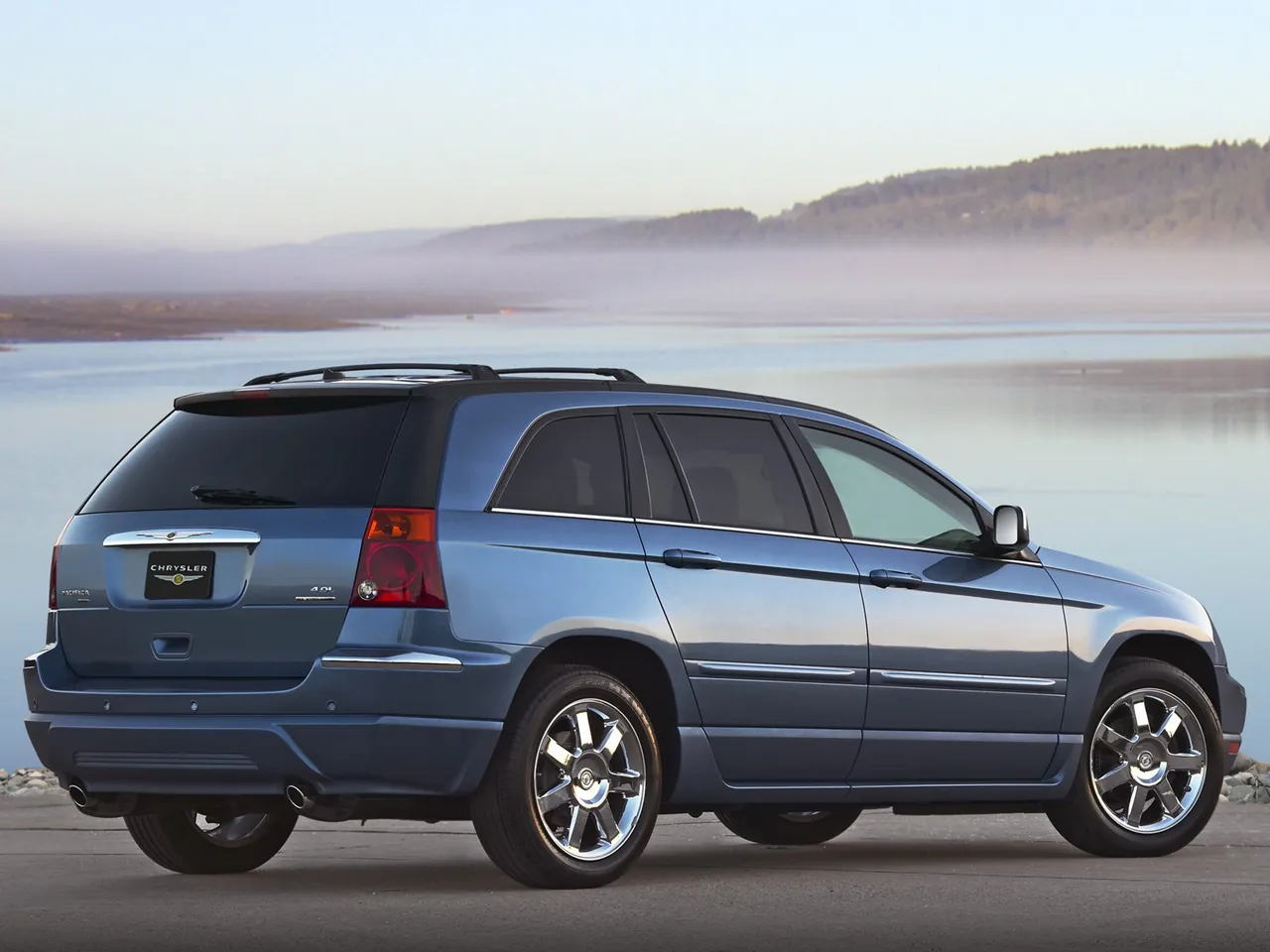 Chrysler Pacifica (2007) – zadní tříčtvrteční pohled