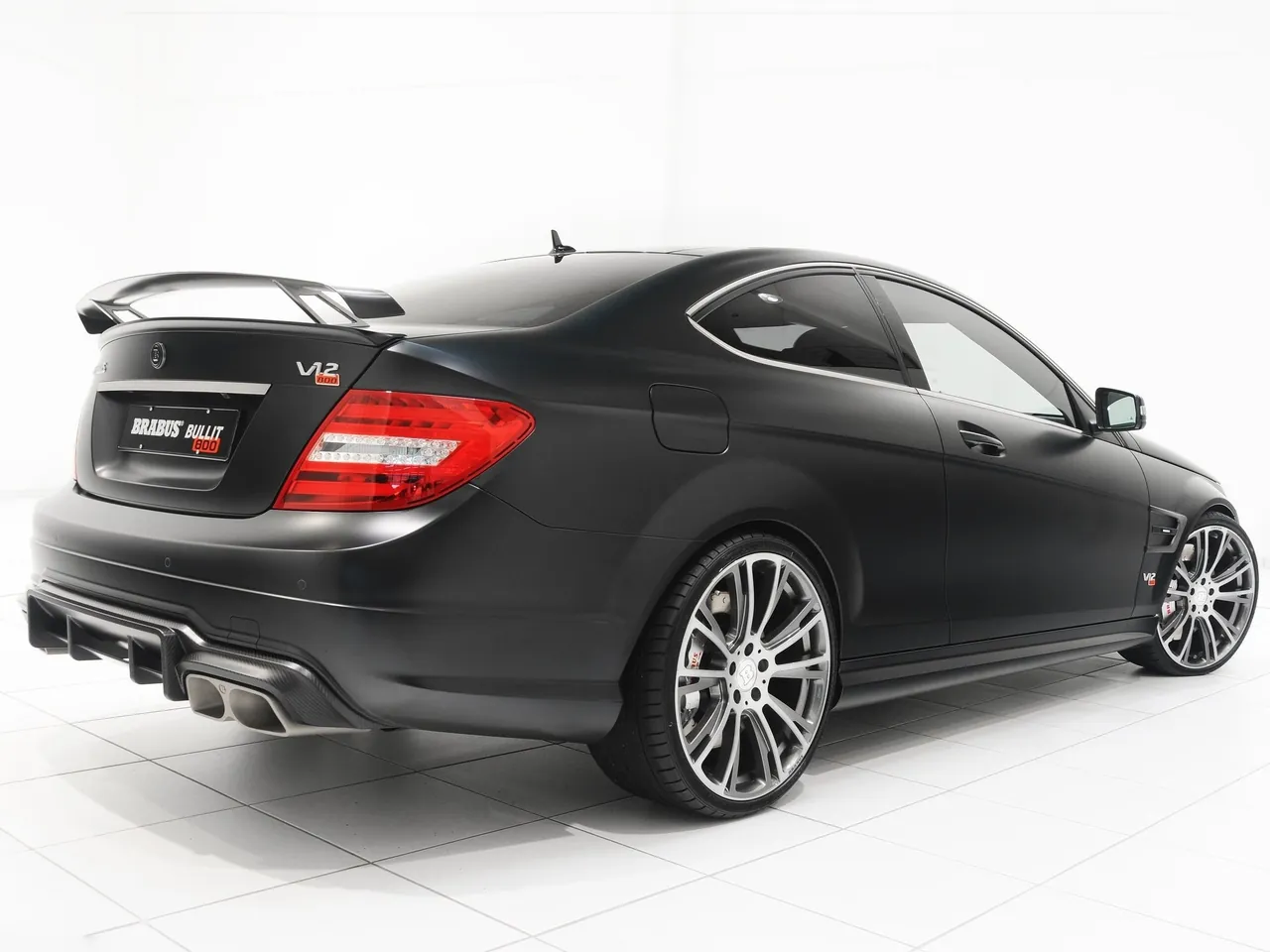 Brabus Bullit Coupe 800 (2012) – zadní tříčtvrteční pohled