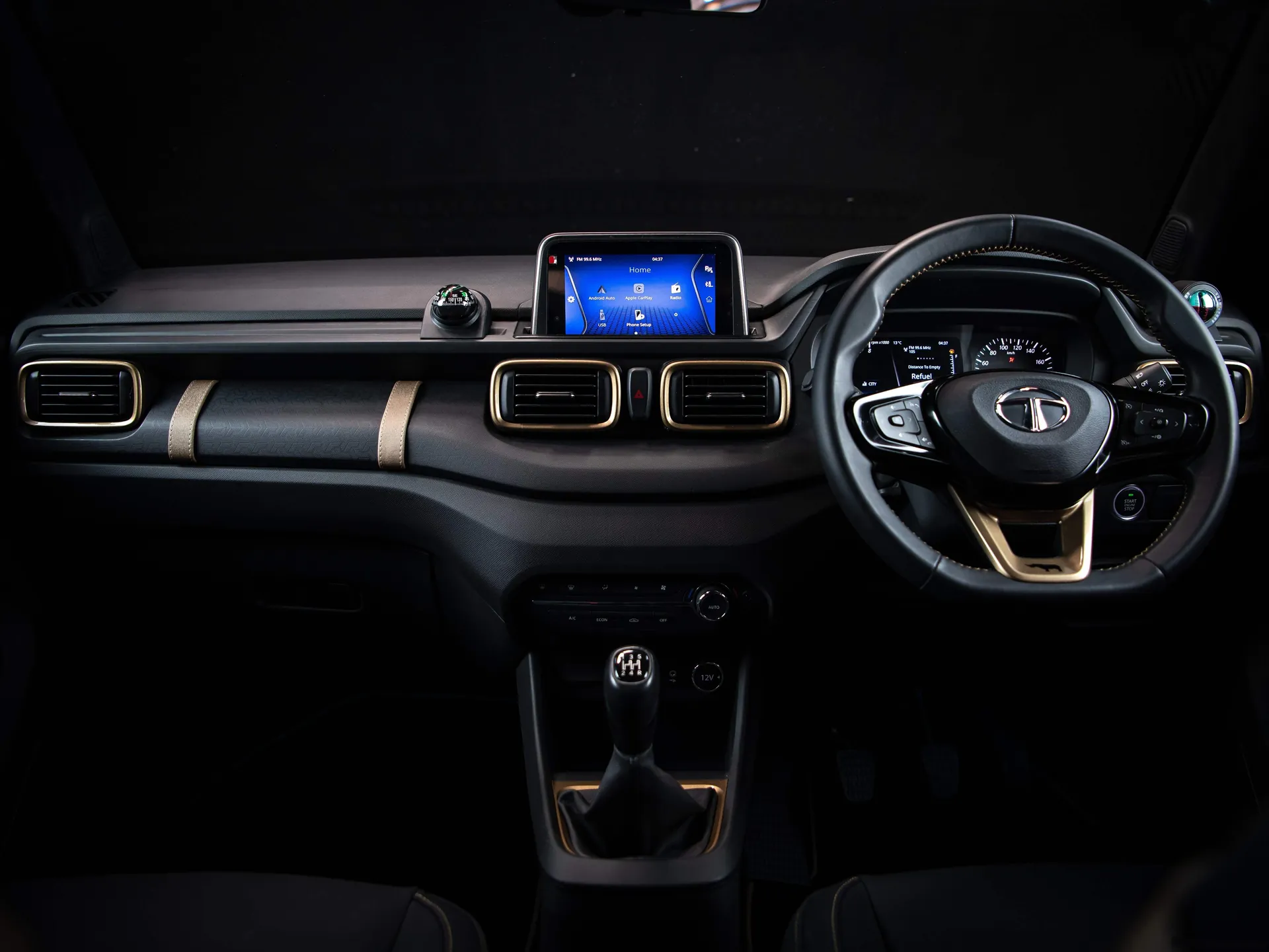 Tata HBX Concept (2020) – interiér