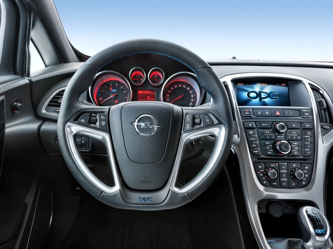 Opel Astra OPC (2013) – interiér