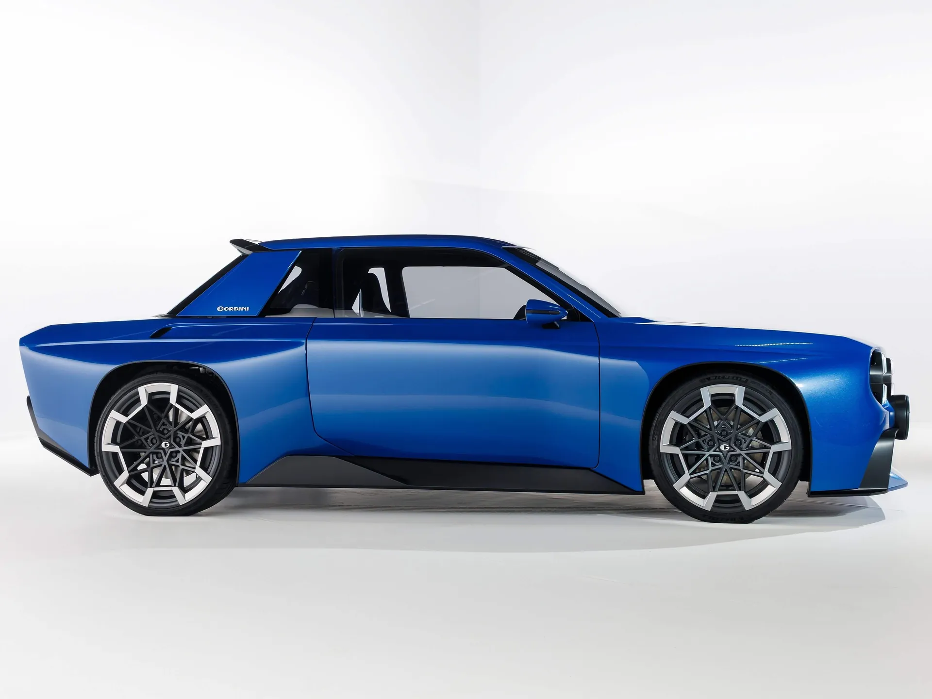 Renault 8 Gordini Concept (2026) – boční profil
