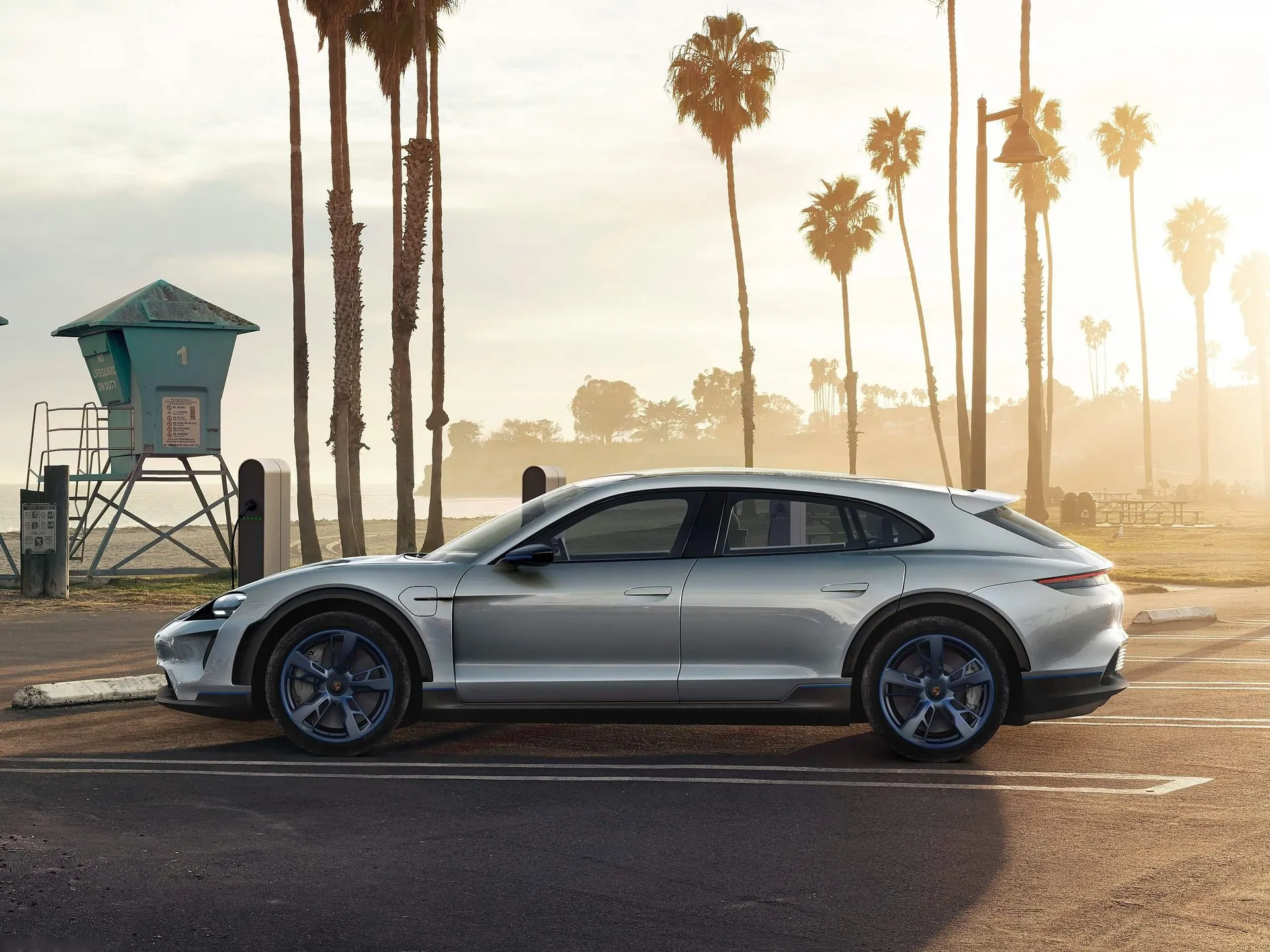 Porsche Mission E Cross Turismo Concept (2018) – boční profil