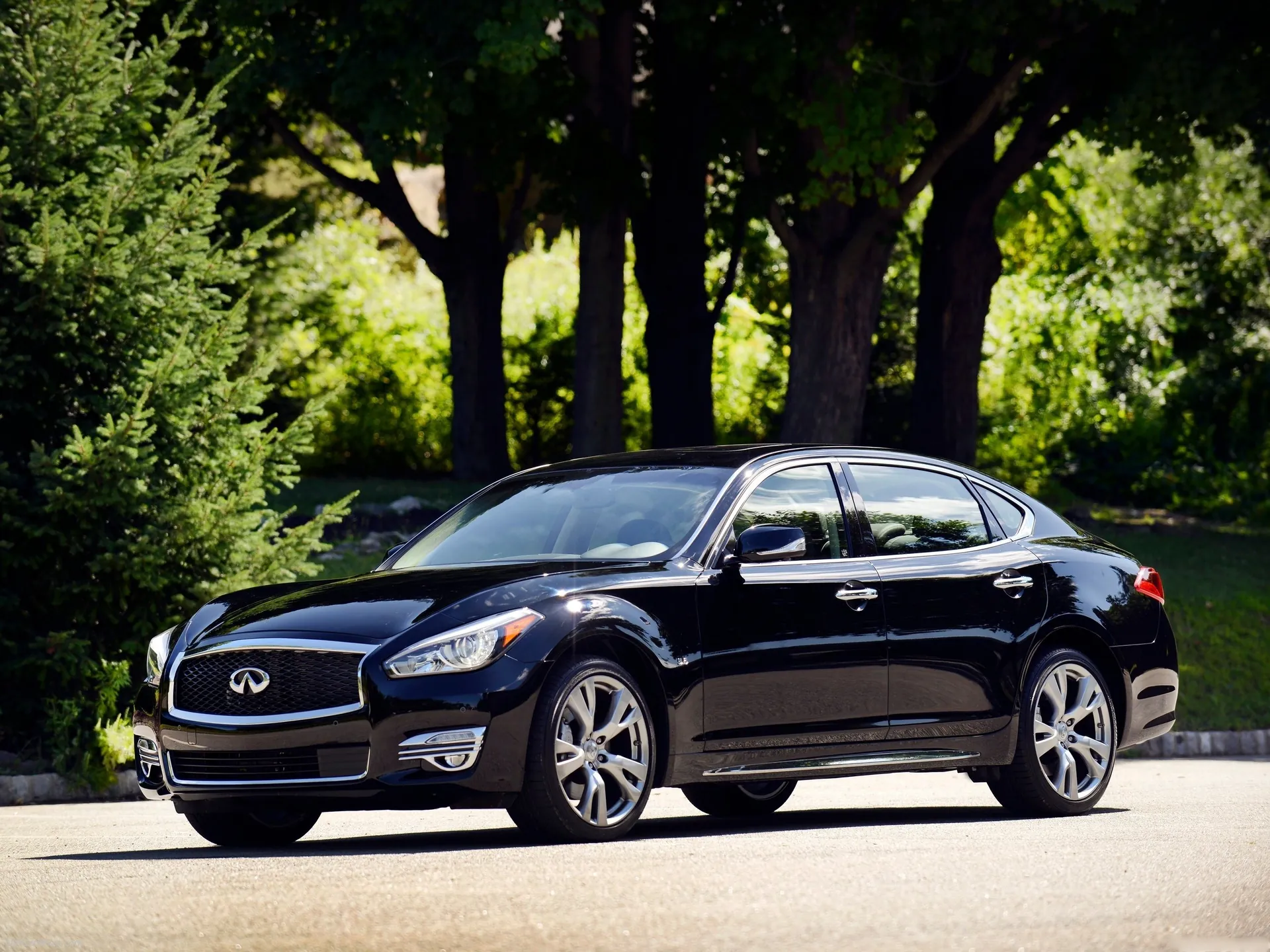 Infiniti Q70L (2015)