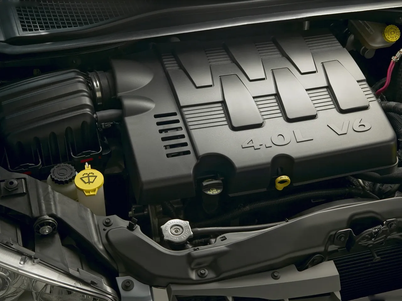 Chrysler Town and Country (2008) – motorový prostor