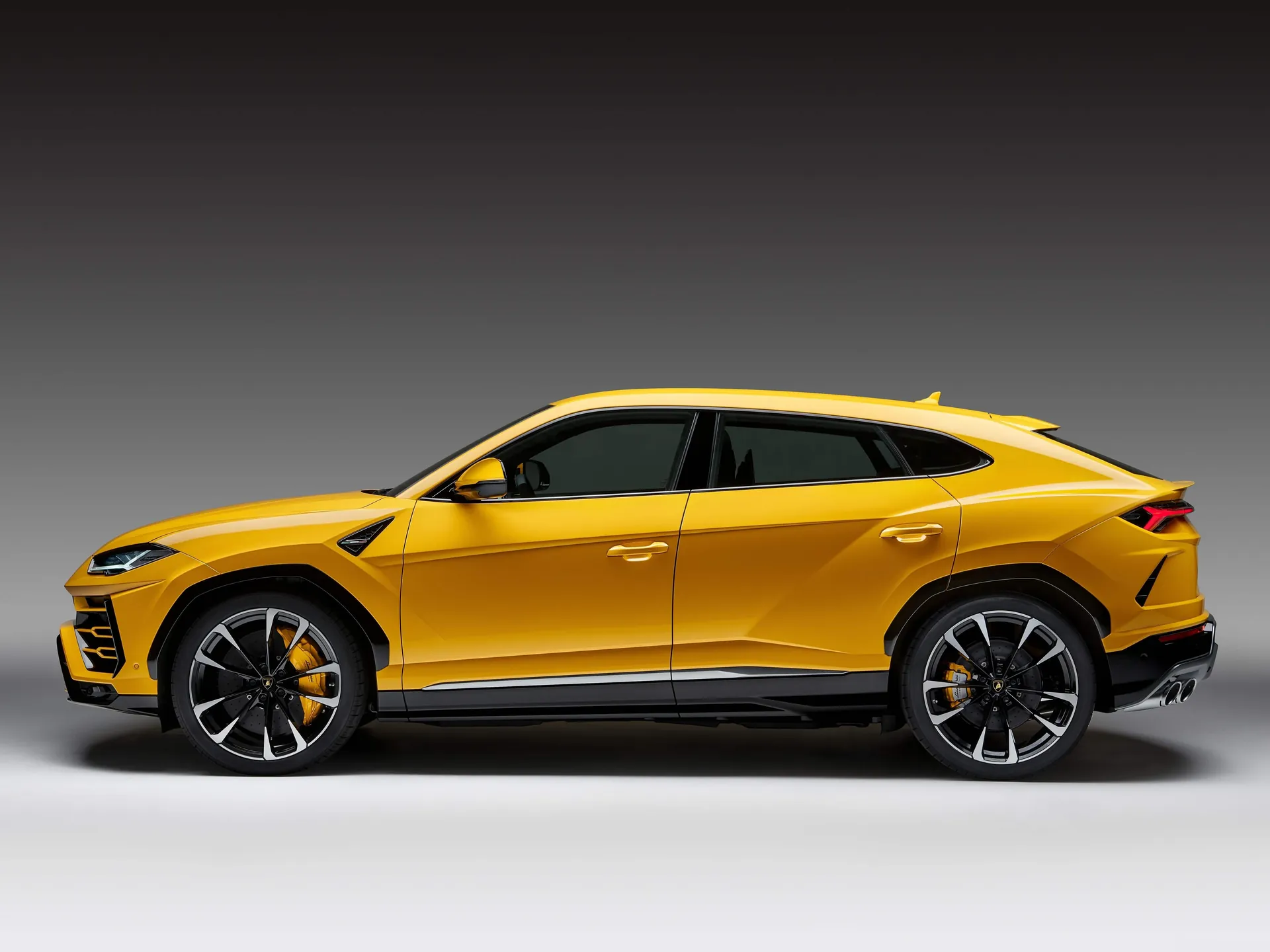 Lamborghini Urus (2019) – boční profil