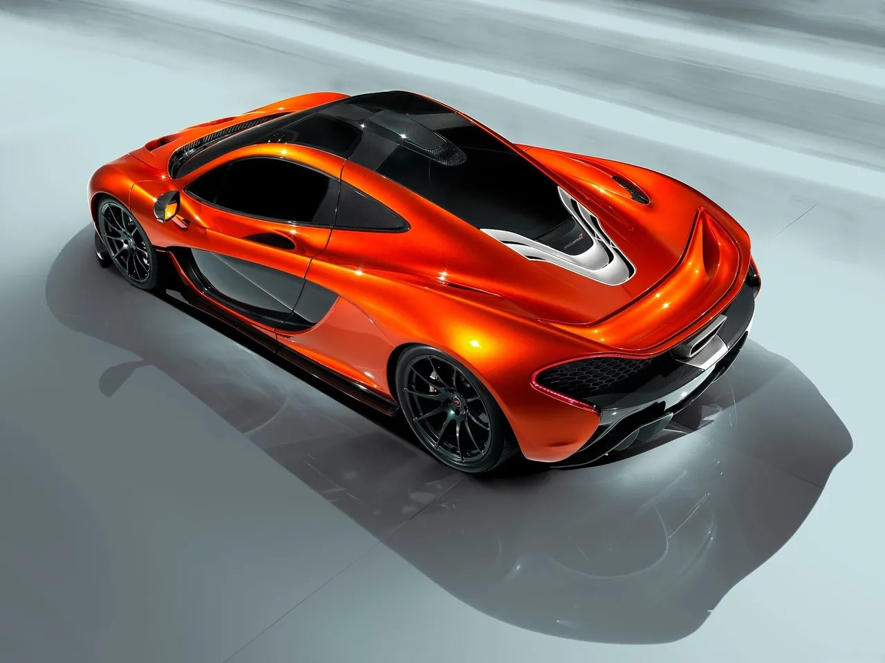 McLaren P1 Concept (2012) – zadní tříčtvrteční pohled