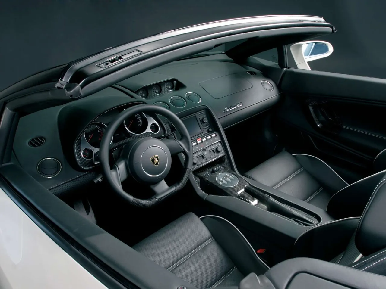 Lamborghini Gallardo Spyder (2006) – interiér
