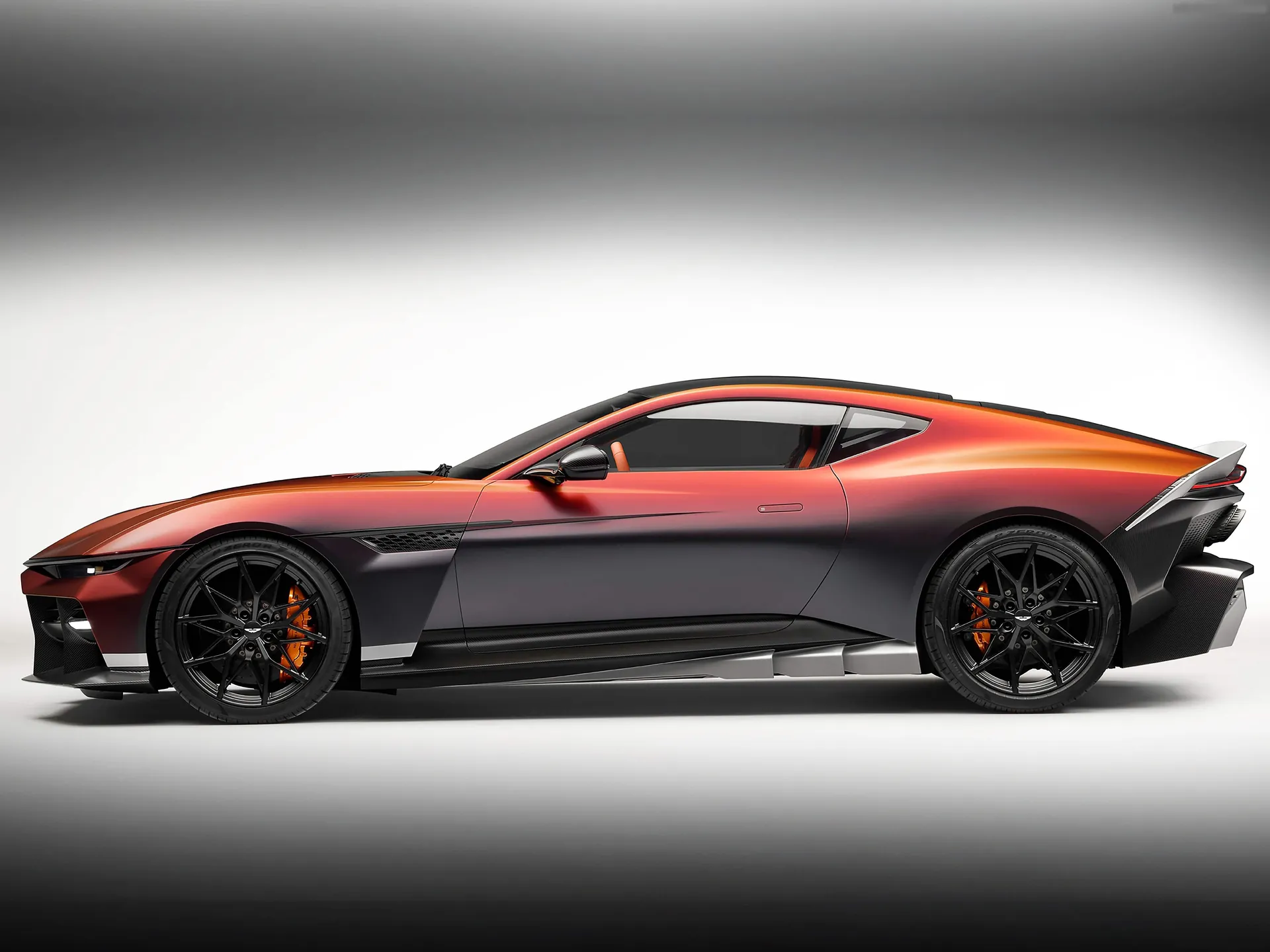 Aston Martin Valen (2028) – boční profil