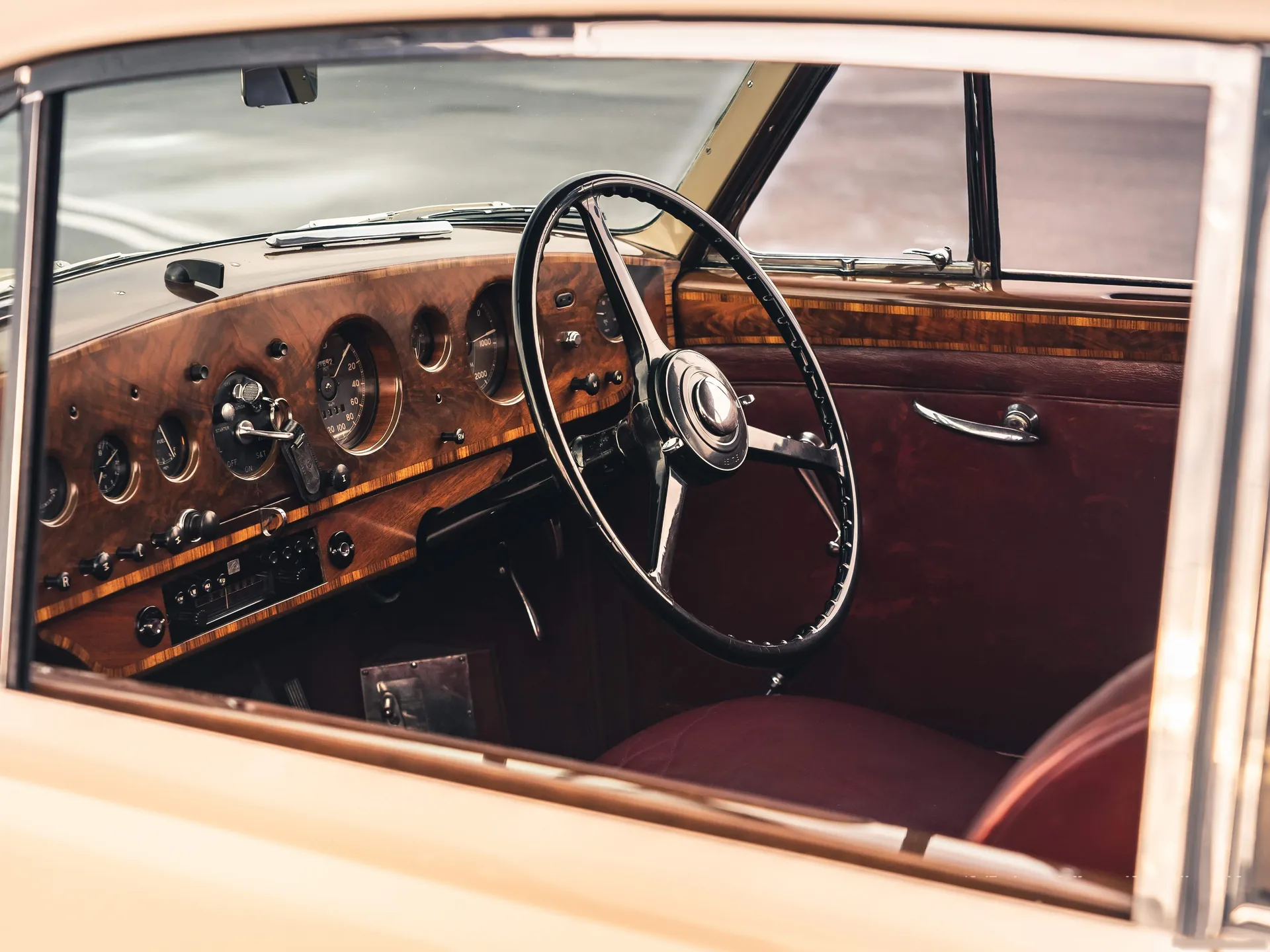 Bentley R-Type Continental (1953) – interiér