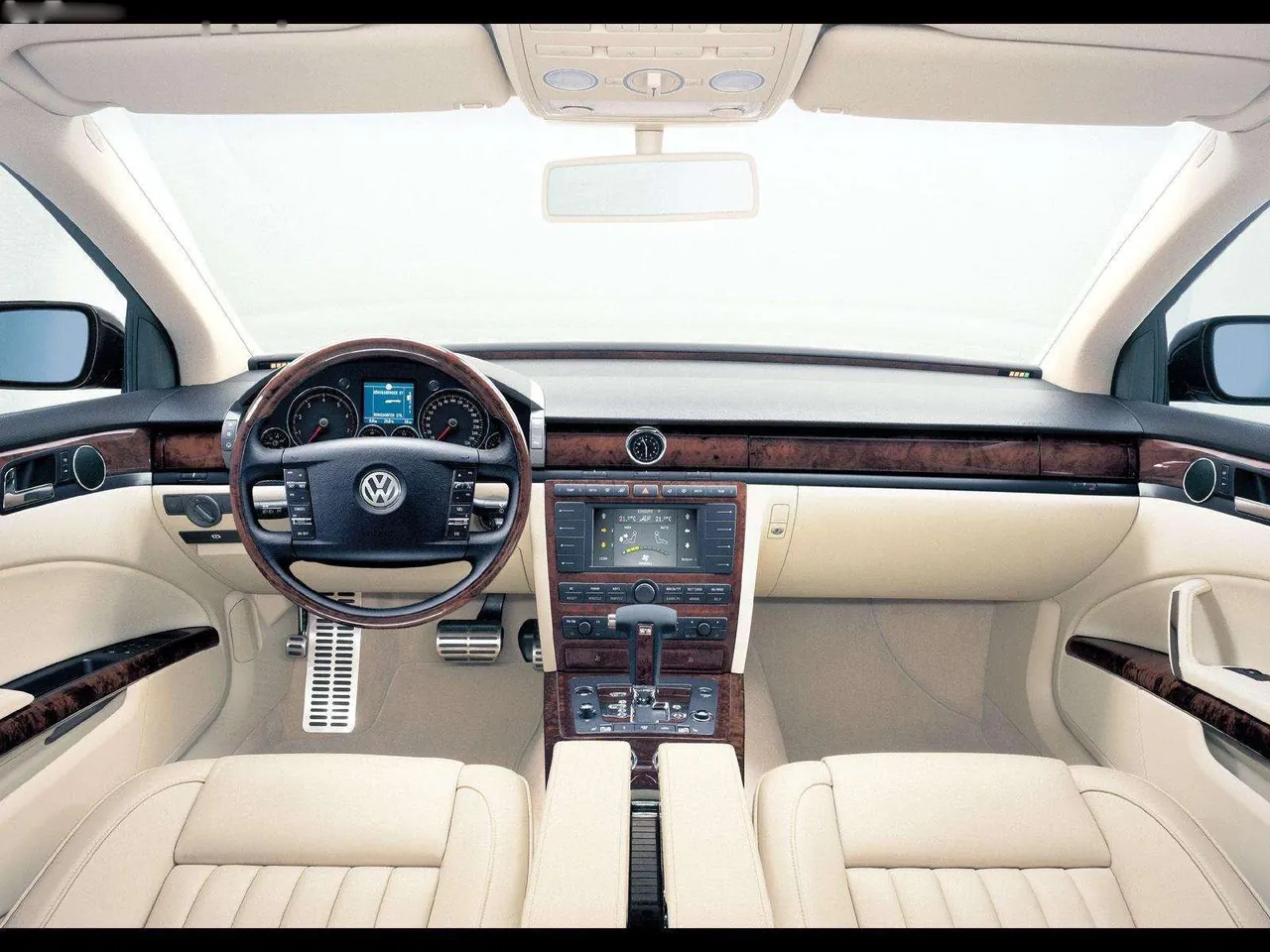 Volkswagen Phaeton (2002) - Interior
