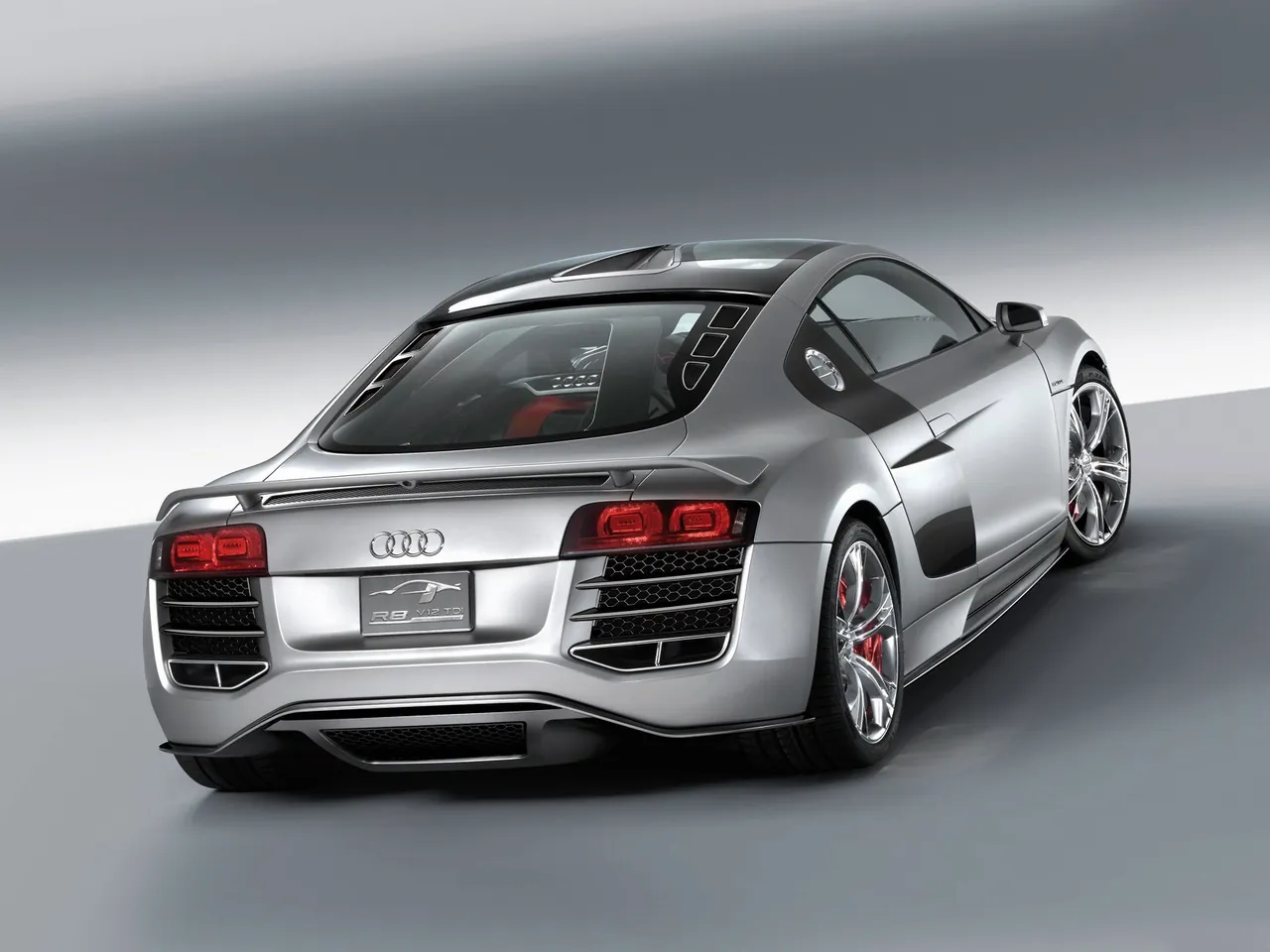 Audi R8 V12 TDI Concept (2008) – zadní tříčtvrteční pohled
