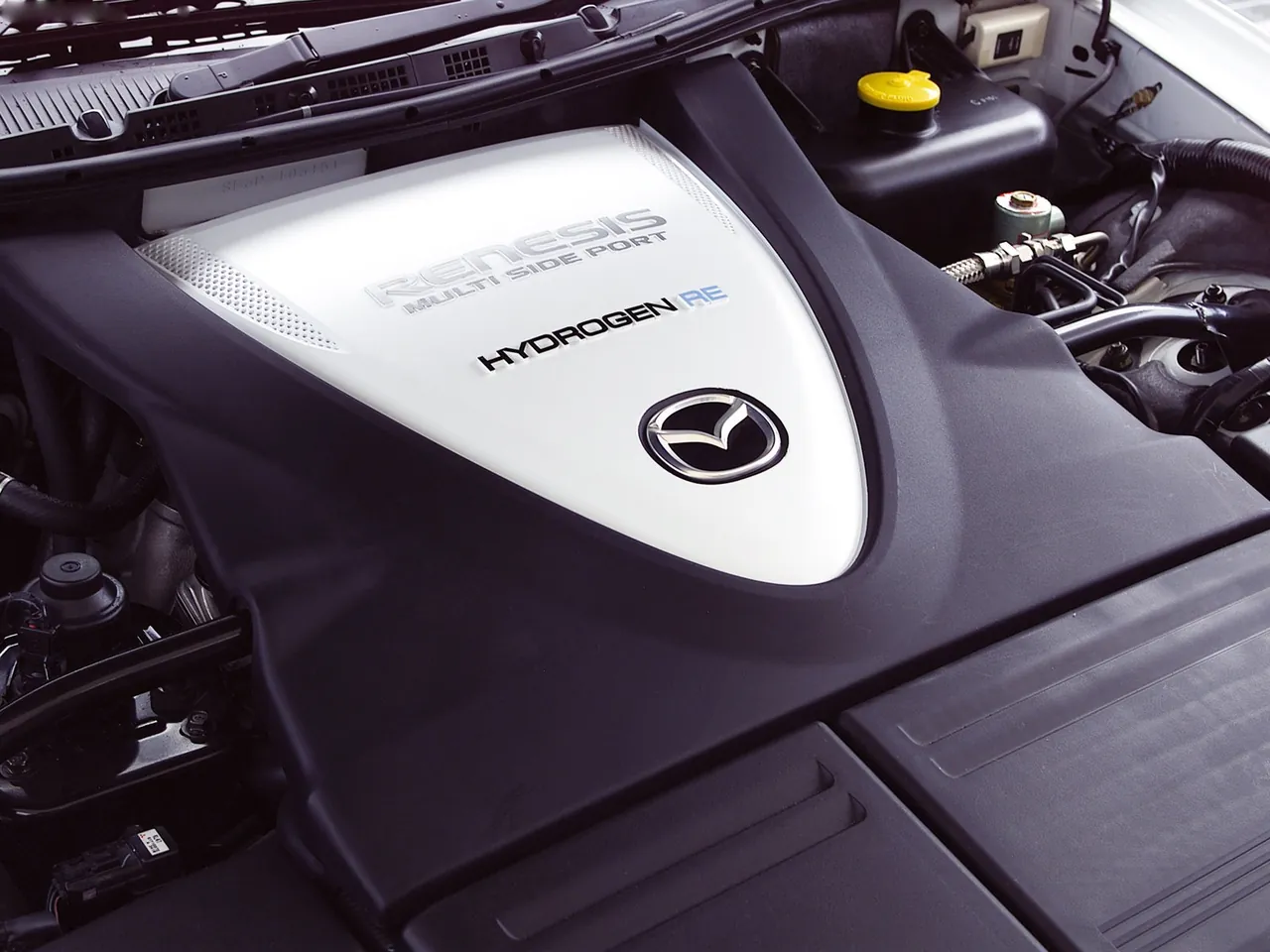 Mazda RX-8 Hydrogen Concept (2003) – motorový prostor