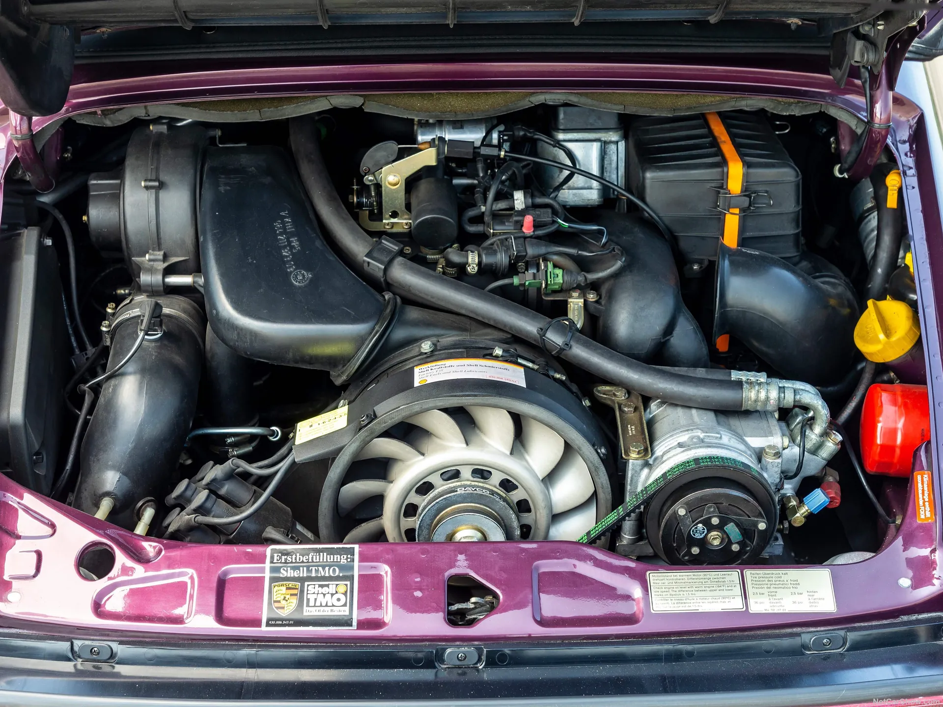 Porsche 911 Carrera 2 Cabrio (1993) - Engine